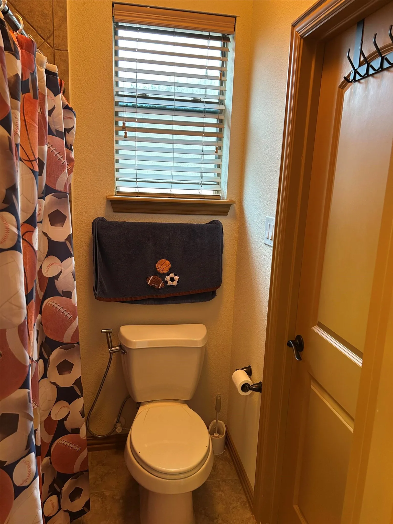 Single Family Residence For Sale in Dallas County , 2219 Longview Road, Irving, Texas 75063, 4 Bedroom, 3 Bathroom, 2 Garage spaces, 3,022 Sqft, built in 2008, mls#21222349, Real Estate Agent in Irving, Homes For Sale in Dallas county, Homes For Sale in Irving, Realtor in Irving Texas, Real Estate Brokerage Independent Realty Texas, Luminita Cordes Realtor