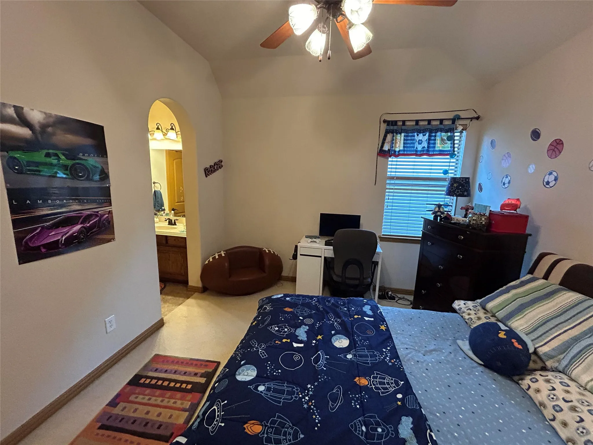 Single Family Residence For Sale in Dallas County , 2219 Longview Road, Irving, Texas 75063, 4 Bedroom, 3 Bathroom, 2 Garage spaces, 3,022 Sqft, built in 2008, mls#21222349, Real Estate Agent in Irving, Homes For Sale in Dallas county, Homes For Sale in Irving, Realtor in Irving Texas, Real Estate Brokerage Independent Realty Texas, Luminita Cordes Realtor