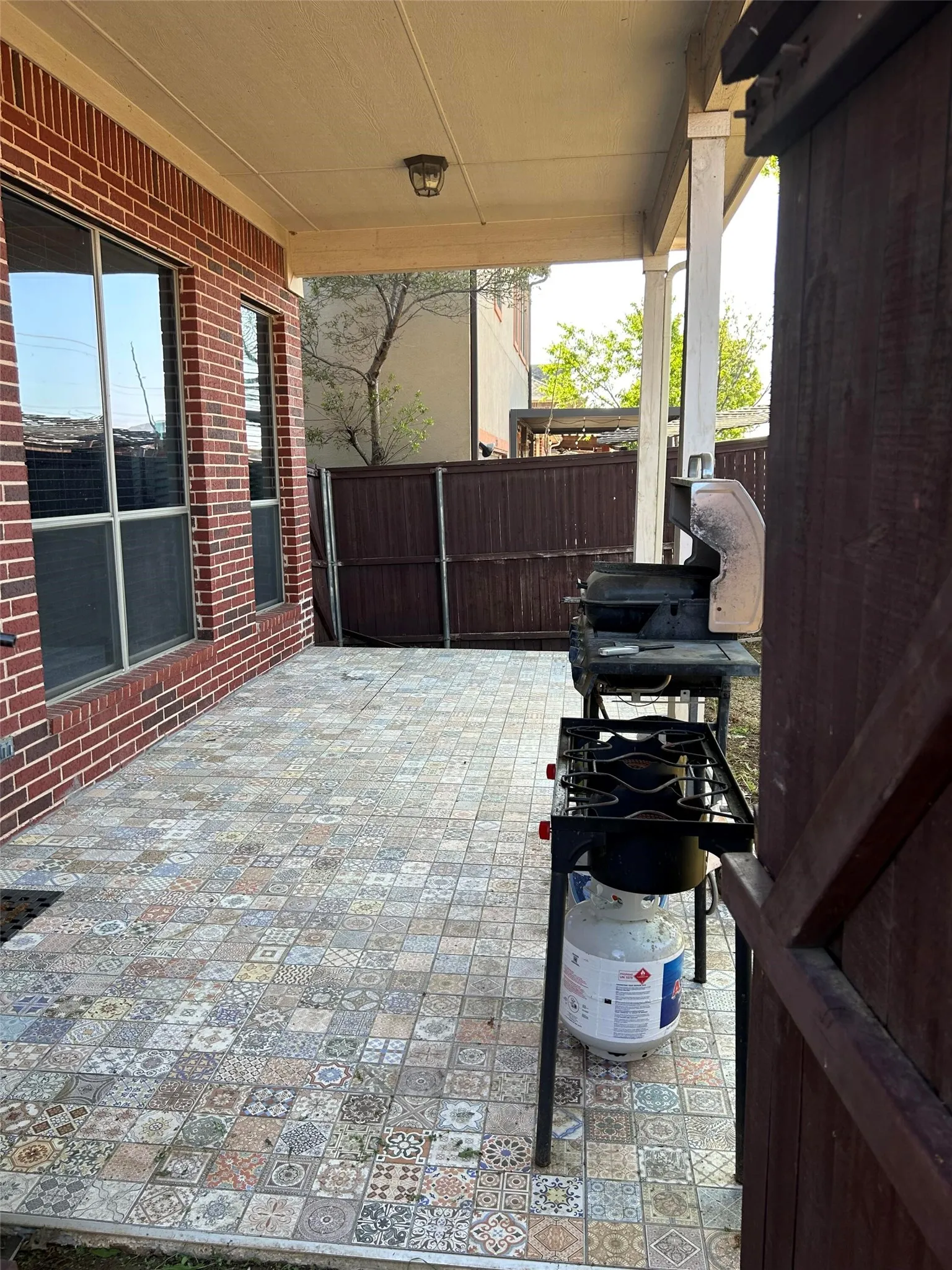 Single Family Residence For Sale in Dallas County , 2219 Longview Road, Irving, Texas 75063, 4 Bedroom, 3 Bathroom, 2 Garage spaces, 3,022 Sqft, built in 2008, mls#21222349, Real Estate Agent in Irving, Homes For Sale in Dallas county, Homes For Sale in Irving, Realtor in Irving Texas, Real Estate Brokerage Independent Realty Texas, Luminita Cordes Realtor