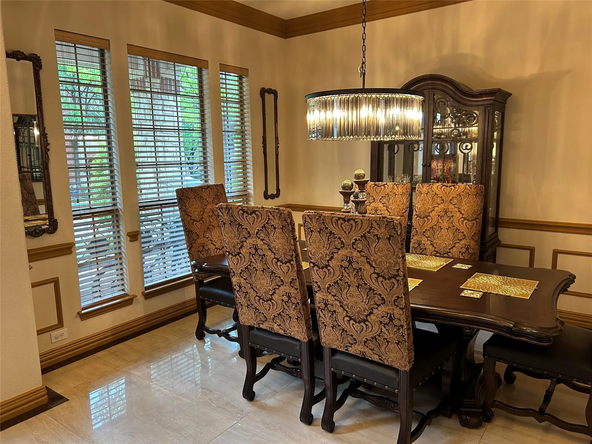 Single Family Residence For Sale in Dallas County , 2219 Longview Road, Irving, Texas 75063, 4 Bedroom, 3 Bathroom, 2 Garage spaces, 3,022 Sqft, built in 2008, mls#21222349, Real Estate Agent in Irving, Homes For Sale in Dallas county, Homes For Sale in Irving, Realtor in Irving Texas, Real Estate Brokerage Independent Realty Texas, Luminita Cordes Realtor