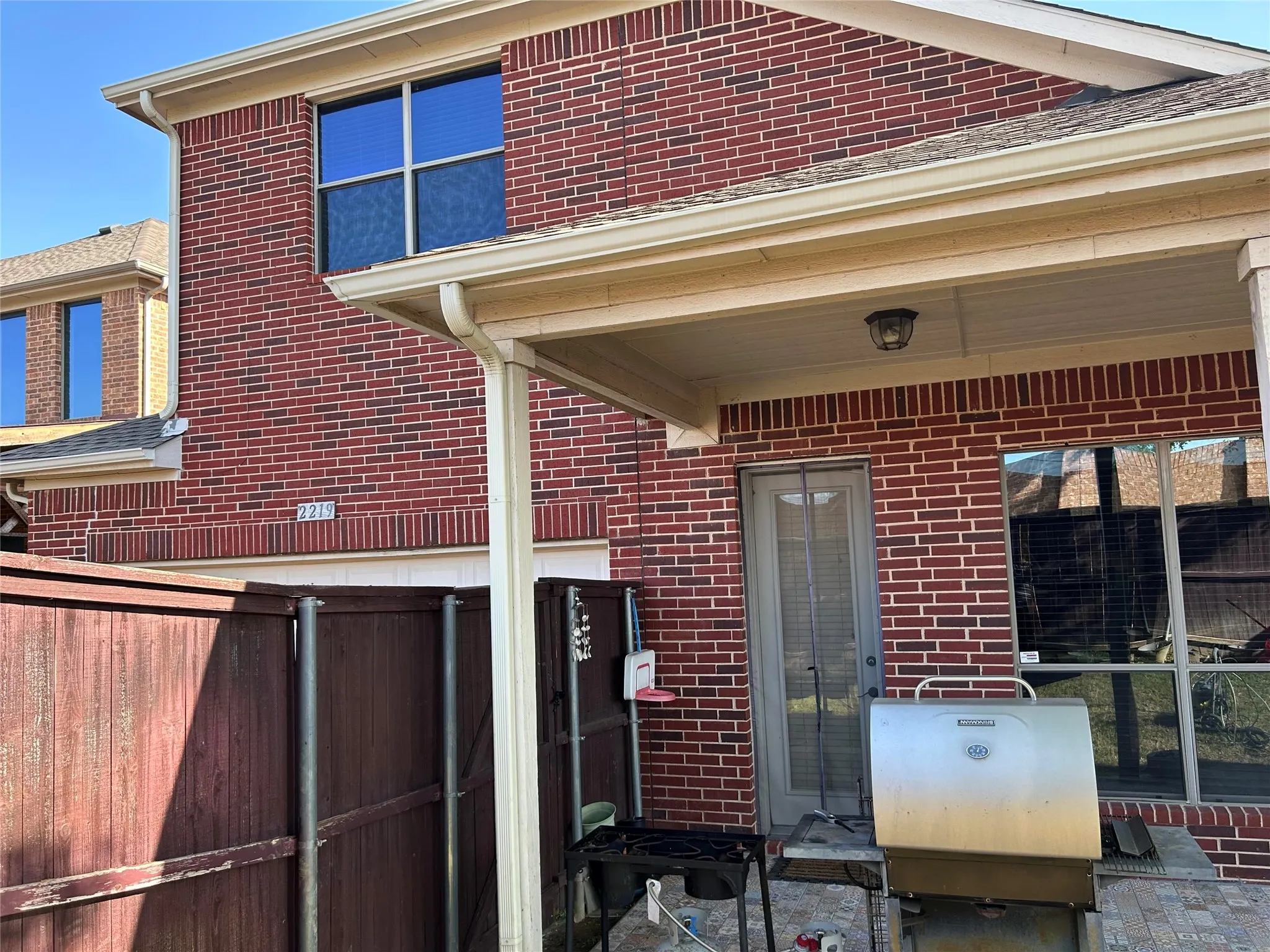 Single Family Residence For Sale in Dallas County , 2219 Longview Road, Irving, Texas 75063, 4 Bedroom, 3 Bathroom, 2 Garage spaces, 3,022 Sqft, built in 2008, mls#21222349, Real Estate Agent in Irving, Homes For Sale in Dallas county, Homes For Sale in Irving, Realtor in Irving Texas, Real Estate Brokerage Independent Realty Texas, Luminita Cordes Realtor
