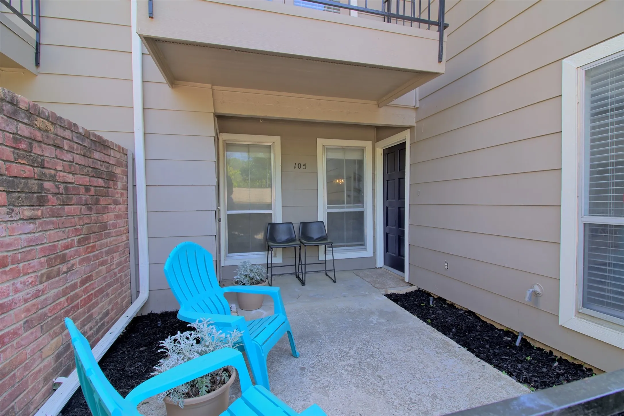 Condominium For Sale in Dallas County , 7510 Holly Hill Drive 105, Dallas, Texas 75231, 2 Bedroom, 3 Bathroom, Garage spaces, 1,176 Sqft, built in 1979, mls#21222357, Real Estate Agent in Dallas, Homes For Sale in Dallas county, Homes For Sale in Dallas, Realtor in Dallas Texas, Real Estate Brokerage Independent Realty Texas, Luminita Cordes Realtor