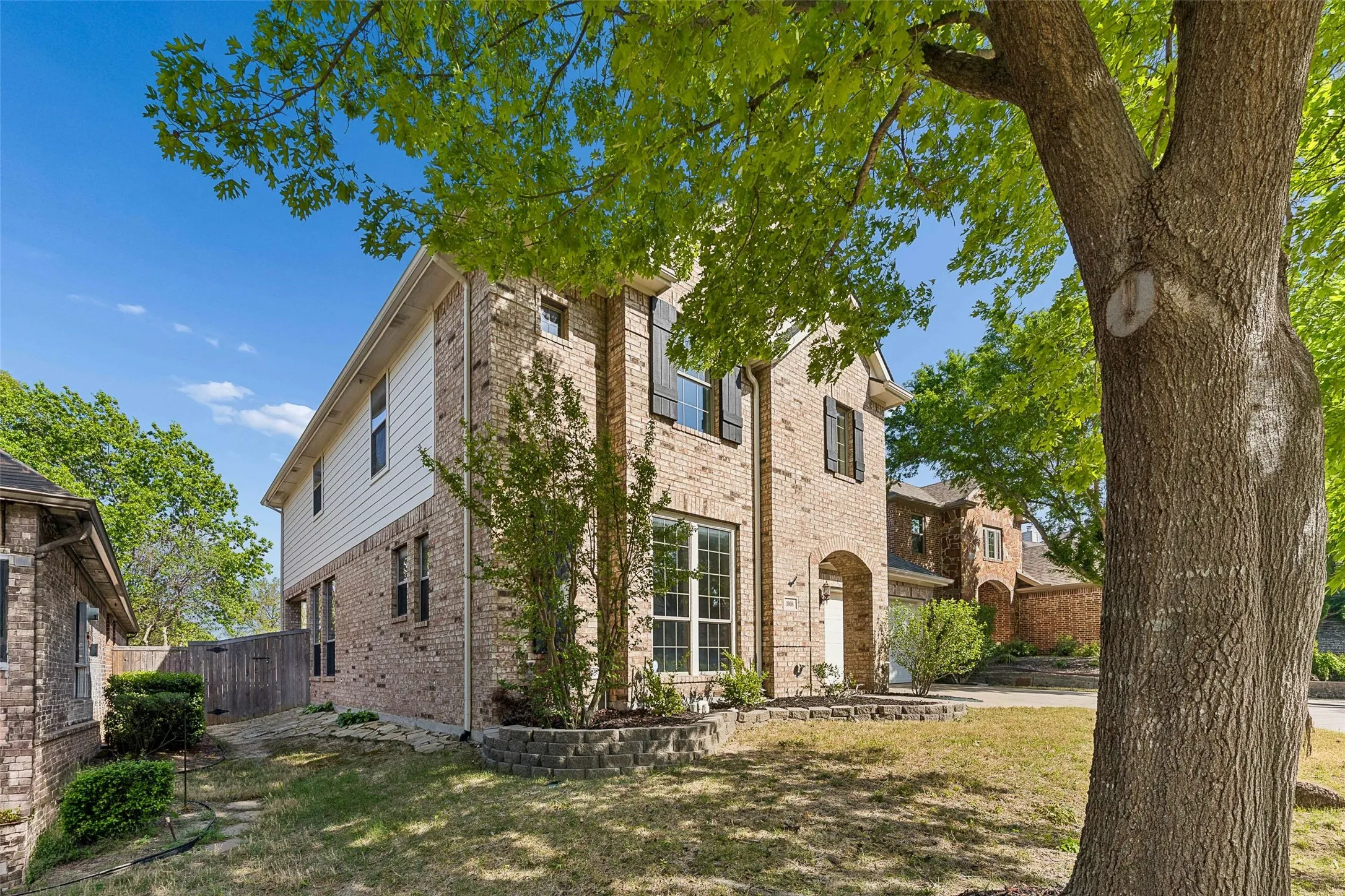 Single Family Residence For Sale in Collin County , 1908 Canyon Wren Drive, Mc Kinney, Texas 75071, 4 Bedroom, 4 Bathroom, 2 Garage spaces, 2,785 Sqft, built in 2004, mls#21222383, Real Estate Agent in Mc Kinney, Homes For Sale in Collin county, Homes For Sale in Mc Kinney, Realtor in Mc Kinney Texas, Real Estate Brokerage Independent Realty Texas, Luminita Cordes Realtor