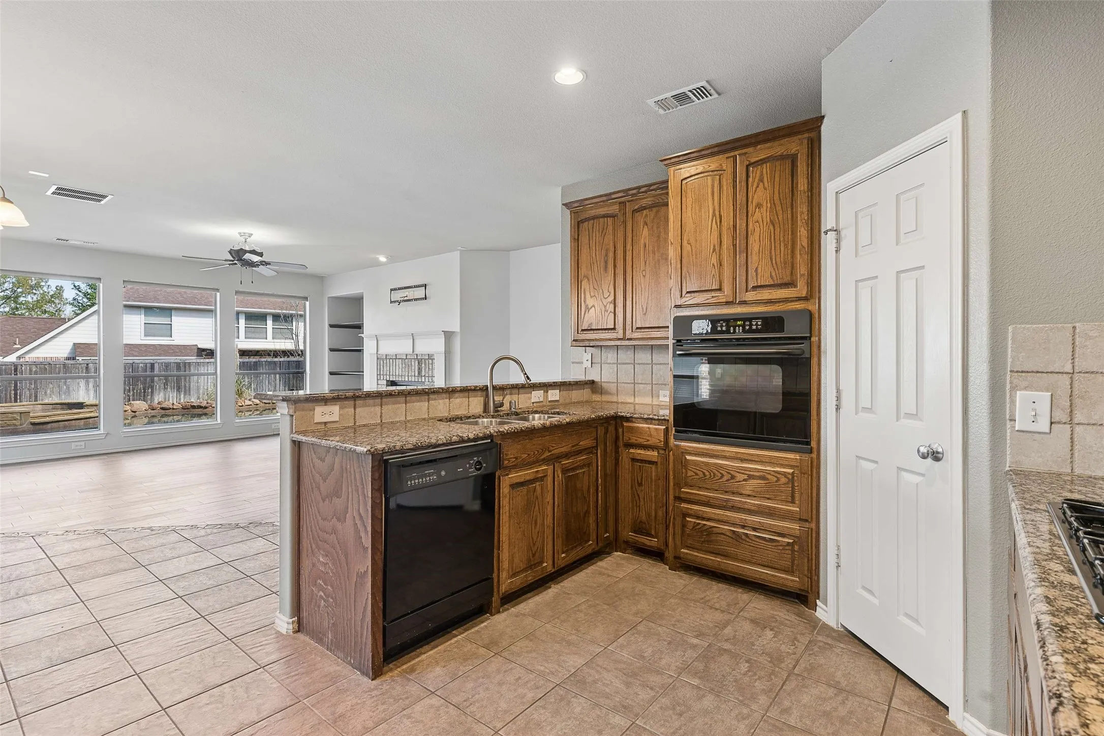 Single Family Residence For Sale in Collin County , 1908 Canyon Wren Drive, Mc Kinney, Texas 75071, 4 Bedroom, 4 Bathroom, 2 Garage spaces, 2,785 Sqft, built in 2004, mls#21222383, Real Estate Agent in Mc Kinney, Homes For Sale in Collin county, Homes For Sale in Mc Kinney, Realtor in Mc Kinney Texas, Real Estate Brokerage Independent Realty Texas, Luminita Cordes Realtor