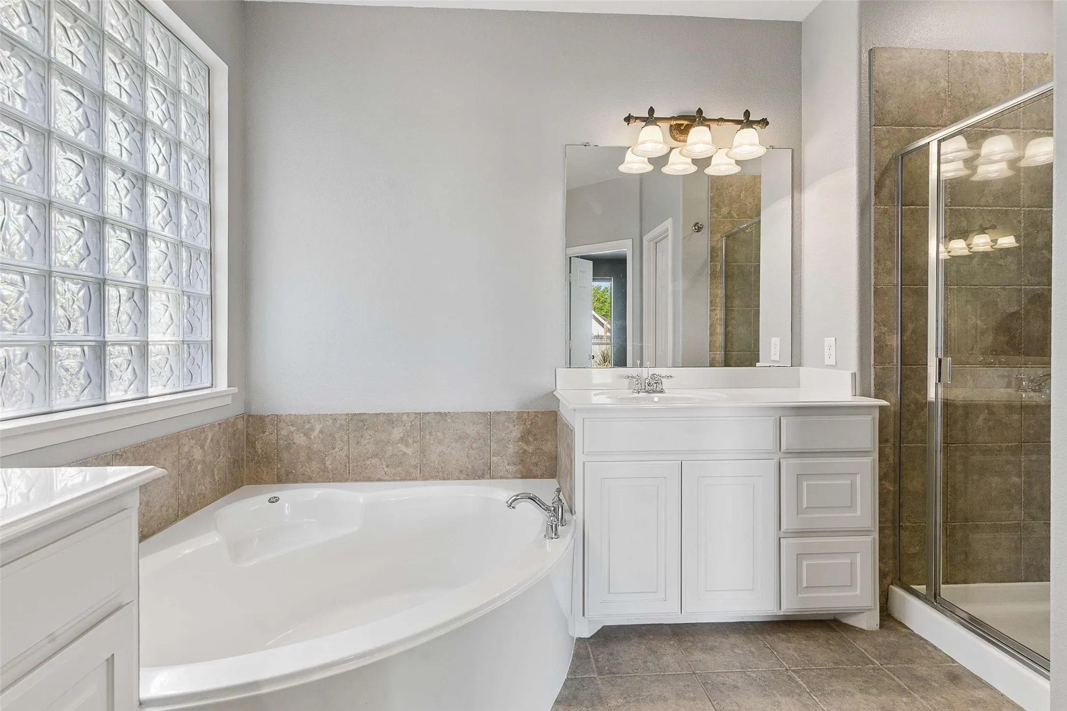 Single Family Residence For Sale in Collin County , 1908 Canyon Wren Drive, Mc Kinney, Texas 75071, 4 Bedroom, 4 Bathroom, 2 Garage spaces, 2,785 Sqft, built in 2004, mls#21222383, Real Estate Agent in Mc Kinney, Homes For Sale in Collin county, Homes For Sale in Mc Kinney, Realtor in Mc Kinney Texas, Real Estate Brokerage Independent Realty Texas, Luminita Cordes Realtor