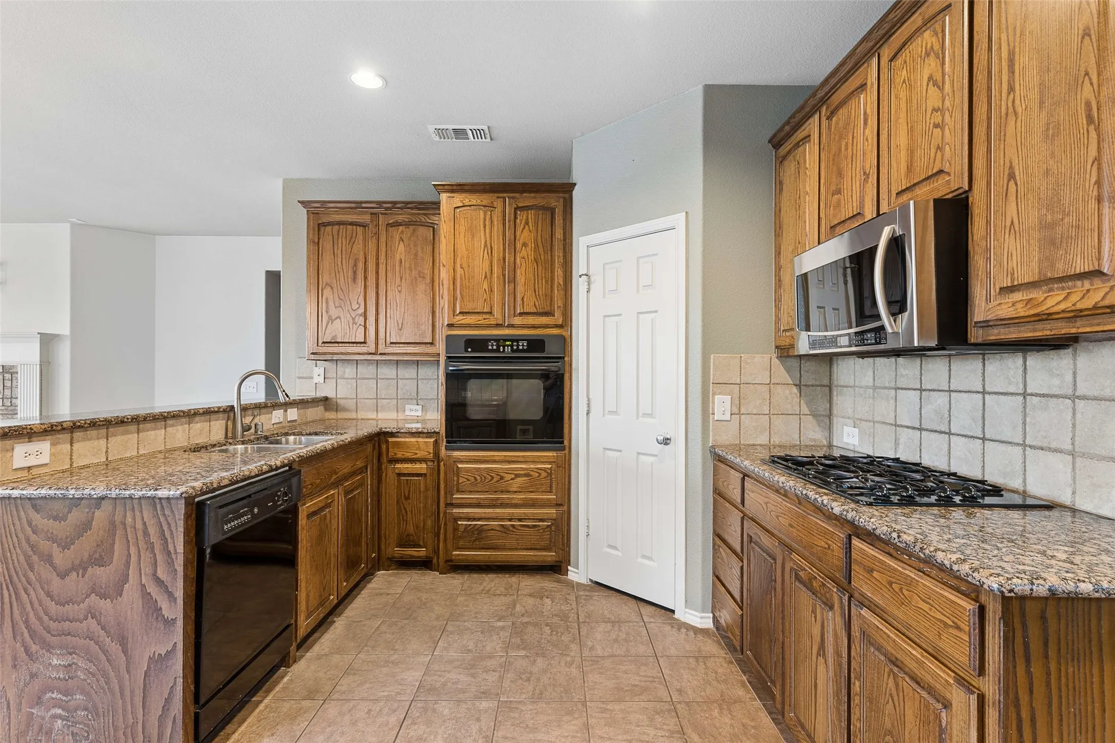 Single Family Residence For Sale in Collin County , 1908 Canyon Wren Drive, Mc Kinney, Texas 75071, 4 Bedroom, 4 Bathroom, 2 Garage spaces, 2,785 Sqft, built in 2004, mls#21222383, Real Estate Agent in Mc Kinney, Homes For Sale in Collin county, Homes For Sale in Mc Kinney, Realtor in Mc Kinney Texas, Real Estate Brokerage Independent Realty Texas, Luminita Cordes Realtor