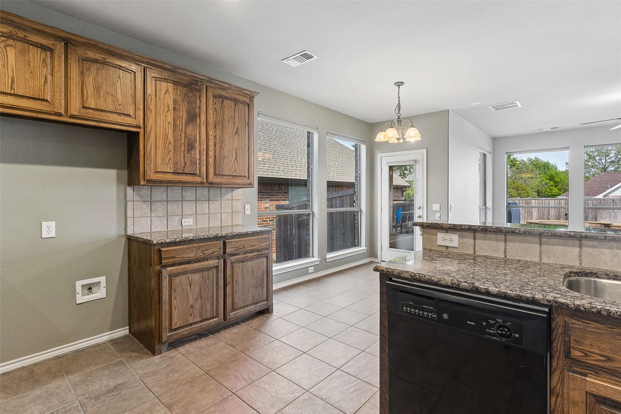 Single Family Residence For Sale in Collin County , 1908 Canyon Wren Drive, Mc Kinney, Texas 75071, 4 Bedroom, 4 Bathroom, 2 Garage spaces, 2,785 Sqft, built in 2004, mls#21222383, Real Estate Agent in Mc Kinney, Homes For Sale in Collin county, Homes For Sale in Mc Kinney, Realtor in Mc Kinney Texas, Real Estate Brokerage Independent Realty Texas, Luminita Cordes Realtor