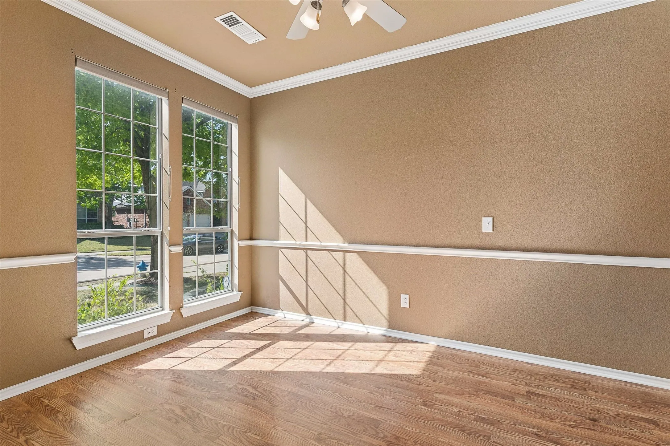 Single Family Residence For Sale in Collin County , 1908 Canyon Wren Drive, Mc Kinney, Texas 75071, 4 Bedroom, 4 Bathroom, 2 Garage spaces, 2,785 Sqft, built in 2004, mls#21222383, Real Estate Agent in Mc Kinney, Homes For Sale in Collin county, Homes For Sale in Mc Kinney, Realtor in Mc Kinney Texas, Real Estate Brokerage Independent Realty Texas, Luminita Cordes Realtor