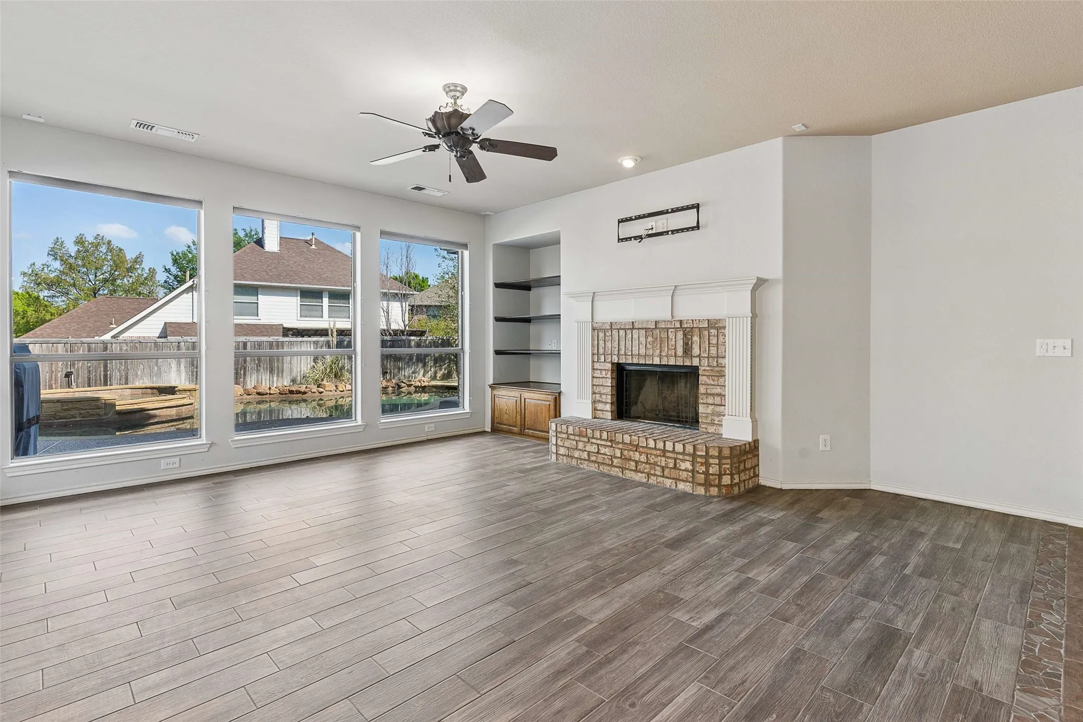 Single Family Residence For Sale in Collin County , 1908 Canyon Wren Drive, Mc Kinney, Texas 75071, 4 Bedroom, 4 Bathroom, 2 Garage spaces, 2,785 Sqft, built in 2004, mls#21222383, Real Estate Agent in Mc Kinney, Homes For Sale in Collin county, Homes For Sale in Mc Kinney, Realtor in Mc Kinney Texas, Real Estate Brokerage Independent Realty Texas, Luminita Cordes Realtor