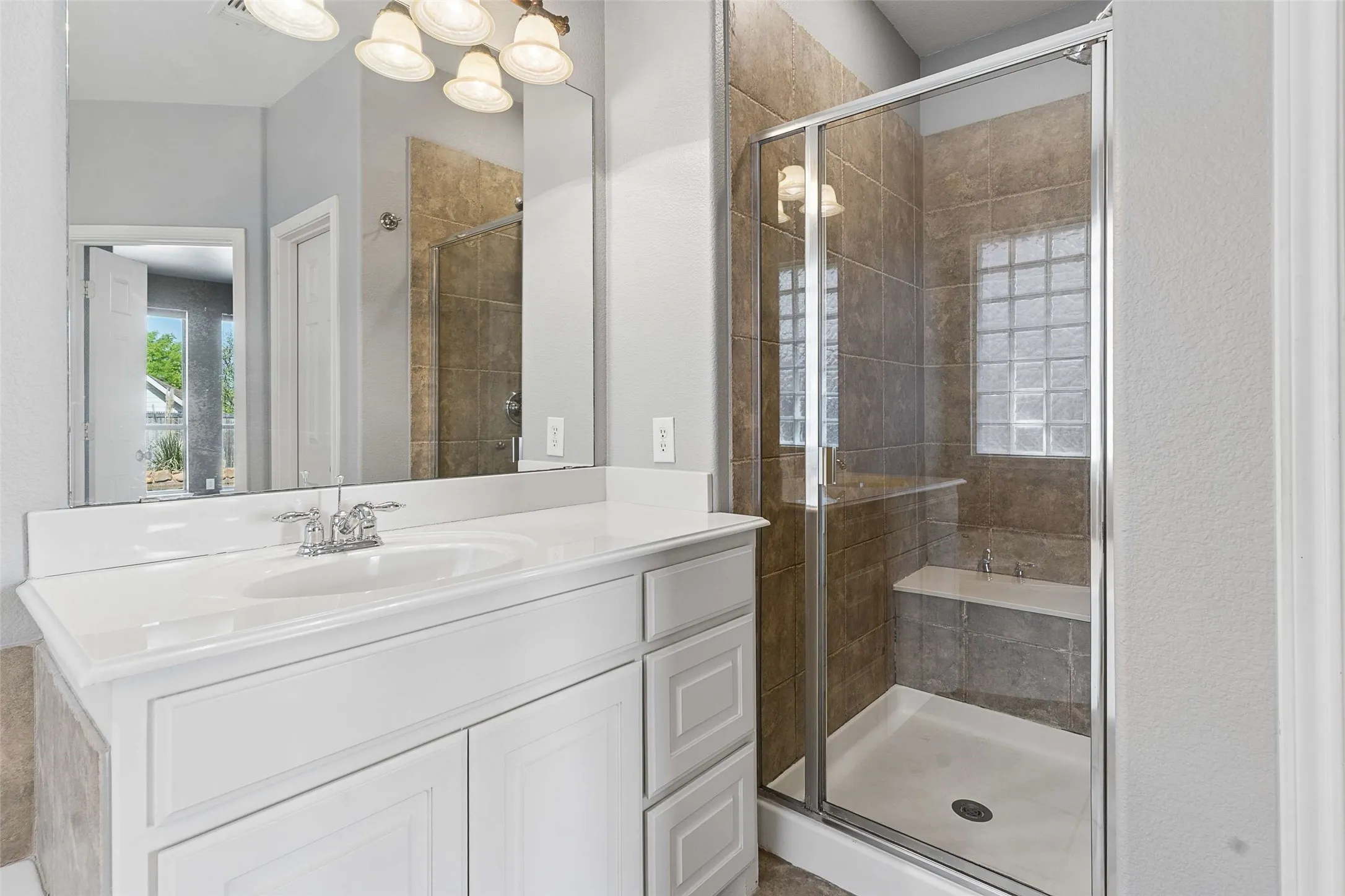 Single Family Residence For Sale in Collin County , 1908 Canyon Wren Drive, Mc Kinney, Texas 75071, 4 Bedroom, 4 Bathroom, 2 Garage spaces, 2,785 Sqft, built in 2004, mls#21222383, Real Estate Agent in Mc Kinney, Homes For Sale in Collin county, Homes For Sale in Mc Kinney, Realtor in Mc Kinney Texas, Real Estate Brokerage Independent Realty Texas, Luminita Cordes Realtor