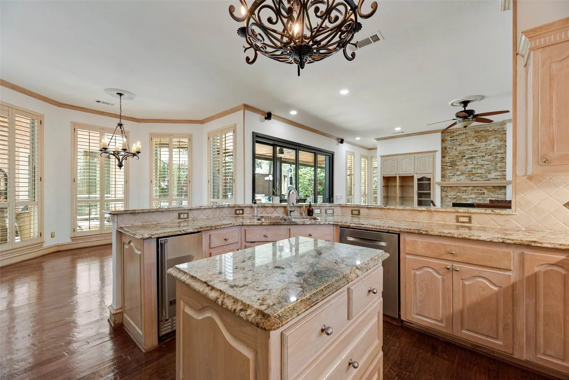 Single Family Residence For Sale in Collin County , 6436 Bermuda Dunes Drive, Plano, Texas 75093, 4 Bedroom, 4 Bathroom, 3 Garage spaces, 3,425 Sqft, built in 1992, Preowned, mls#21221859, Real Estate Agent in Plano, Homes For Sale in Collin county, Homes For Sale in Plano, Realtor in Plano Texas, Real Estate Brokerage Independent Realty Texas, Luminita Cordes Realtor