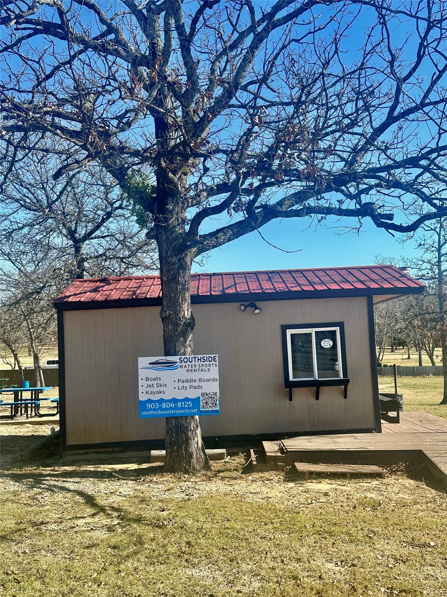 Mobile Home For Sale in Henderson County , 14110 Austin Street, Log Cabin, Texas 75148, 1 Bedroom, 1 Bathroom, Garage spaces, 528 Sqft, built in 2006, mls#21219157, Real Estate Agent in Log Cabin, Homes For Sale in Henderson county, Homes For Sale in Log Cabin, Realtor in Log Cabin Texas, Real Estate Brokerage Independent Realty Texas, Luminita Cordes Realtor