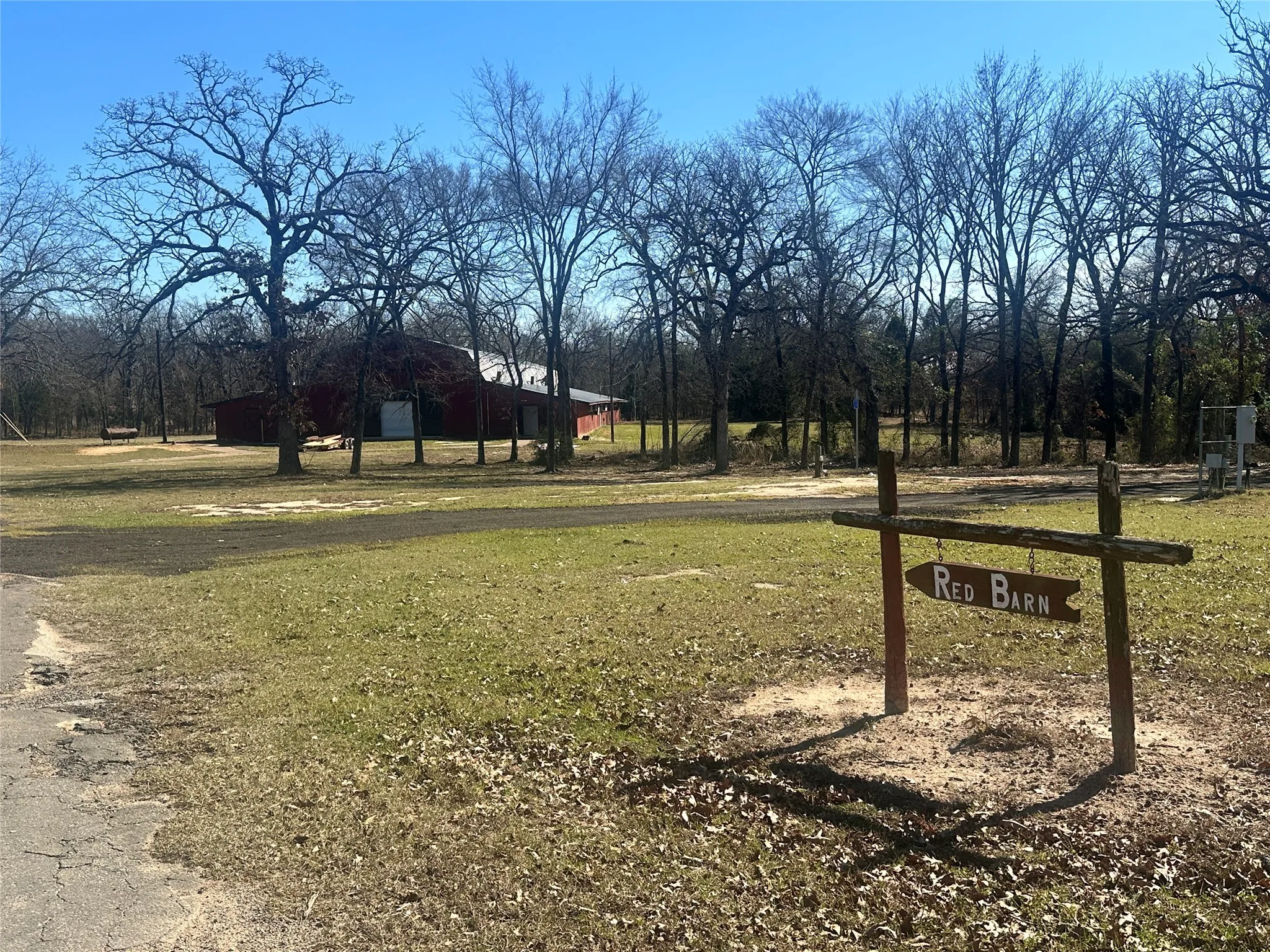 Mobile Home For Sale in Henderson County , 14110 Austin Street, Log Cabin, Texas 75148, 1 Bedroom, 1 Bathroom, Garage spaces, 528 Sqft, built in 2006, mls#21219157, Real Estate Agent in Log Cabin, Homes For Sale in Henderson county, Homes For Sale in Log Cabin, Realtor in Log Cabin Texas, Real Estate Brokerage Independent Realty Texas, Luminita Cordes Realtor