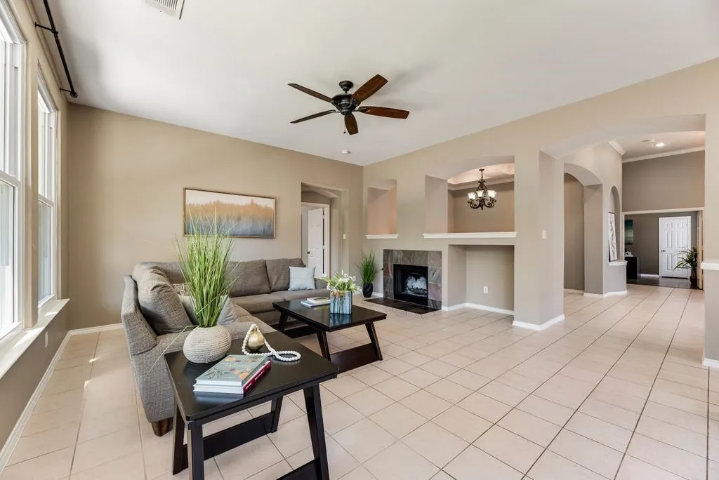 Single Family Residence For Sale in Collin County , 7301 Summer Glen Drive, Mc Kinney, Texas 75072, 3 Bedroom, 2 Bathroom, 2 Garage spaces, 2,520 Sqft, built in 2001, mls#21222431, Real Estate Agent in Mc Kinney, Homes For Sale in Collin county, Homes For Sale in Mc Kinney, Realtor in Mc Kinney Texas, Real Estate Brokerage Independent Realty Texas, Luminita Cordes Realtor