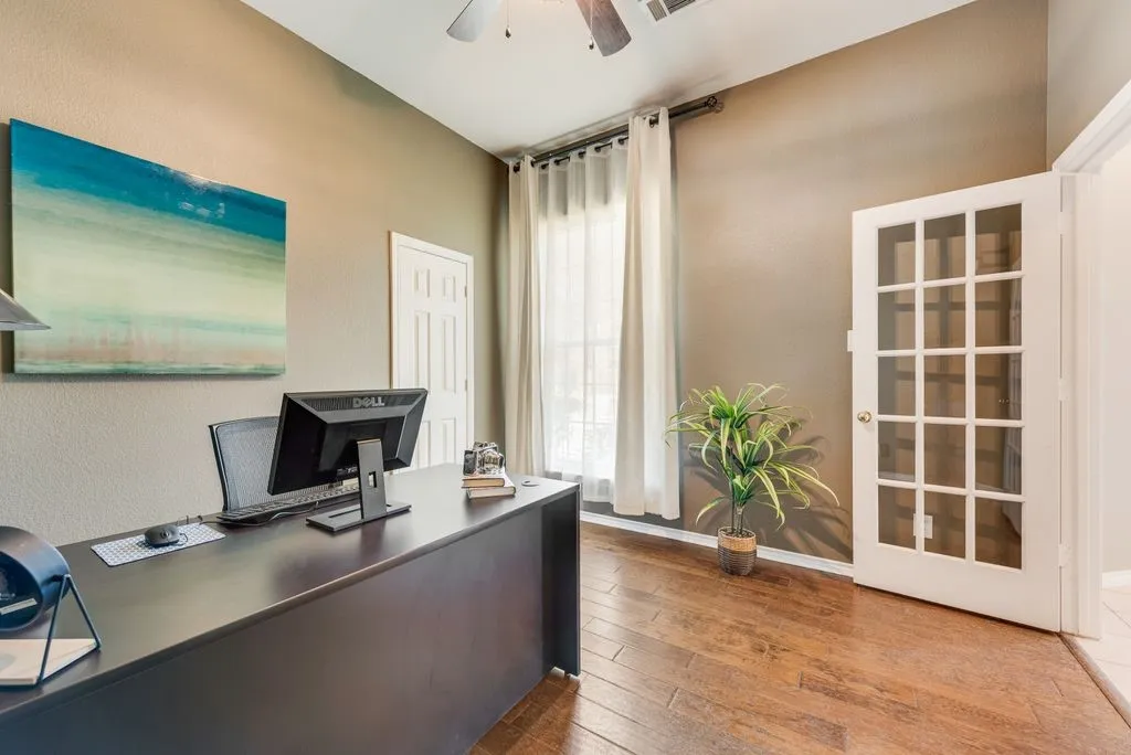 Single Family Residence For Sale in Collin County , 7301 Summer Glen Drive, Mc Kinney, Texas 75072, 3 Bedroom, 2 Bathroom, 2 Garage spaces, 2,520 Sqft, built in 2001, mls#21222431, Real Estate Agent in Mc Kinney, Homes For Sale in Collin county, Homes For Sale in Mc Kinney, Realtor in Mc Kinney Texas, Real Estate Brokerage Independent Realty Texas, Luminita Cordes Realtor