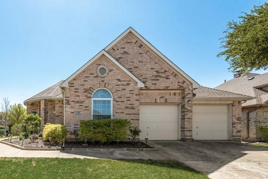 Single Family Residence For Sale in Collin County , 7301 Summer Glen Drive, Mc Kinney, Texas 75072, 3 Bedroom, 2 Bathroom, 2 Garage spaces, 2,520 Sqft, built in 2001, mls#21222431, Real Estate Agent in Mc Kinney, Homes For Sale in Collin county, Homes For Sale in Mc Kinney, Realtor in Mc Kinney Texas, Real Estate Brokerage Independent Realty Texas, Luminita Cordes Realtor
