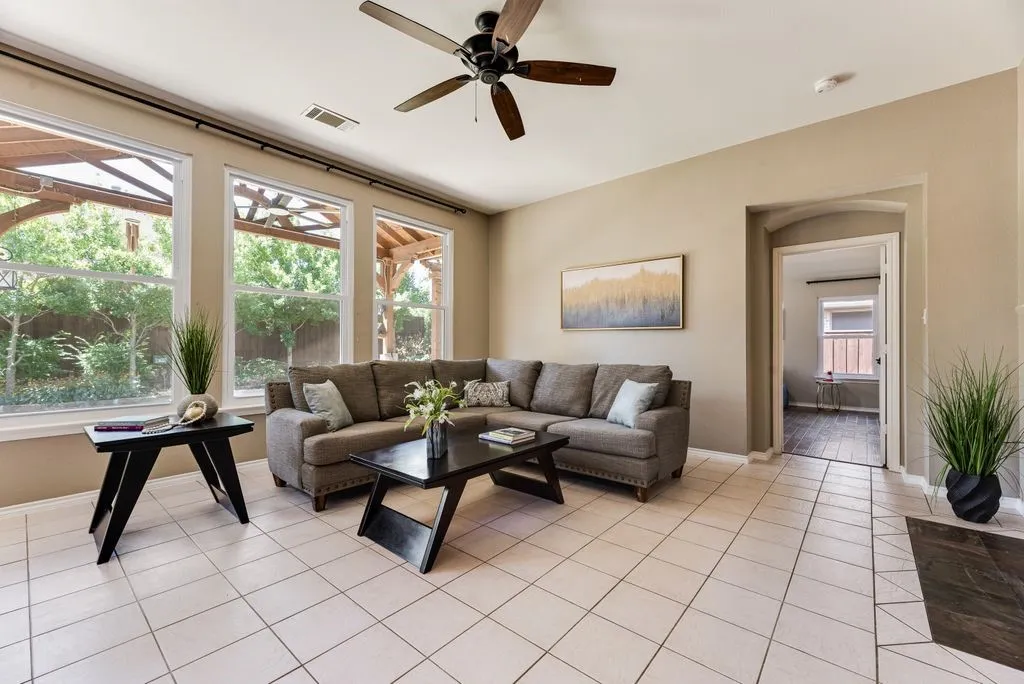 Single Family Residence For Sale in Collin County , 7301 Summer Glen Drive, Mc Kinney, Texas 75072, 3 Bedroom, 2 Bathroom, 2 Garage spaces, 2,520 Sqft, built in 2001, mls#21222431, Real Estate Agent in Mc Kinney, Homes For Sale in Collin county, Homes For Sale in Mc Kinney, Realtor in Mc Kinney Texas, Real Estate Brokerage Independent Realty Texas, Luminita Cordes Realtor