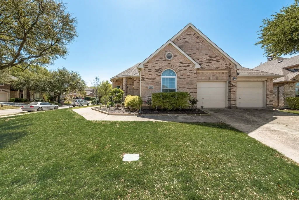 Single Family Residence For Sale in Collin County , 7301 Summer Glen Drive, Mc Kinney, Texas 75072, 3 Bedroom, 2 Bathroom, 2 Garage spaces, 2,520 Sqft, built in 2001, mls#21222431, Real Estate Agent in Mc Kinney, Homes For Sale in Collin county, Homes For Sale in Mc Kinney, Realtor in Mc Kinney Texas, Real Estate Brokerage Independent Realty Texas, Luminita Cordes Realtor