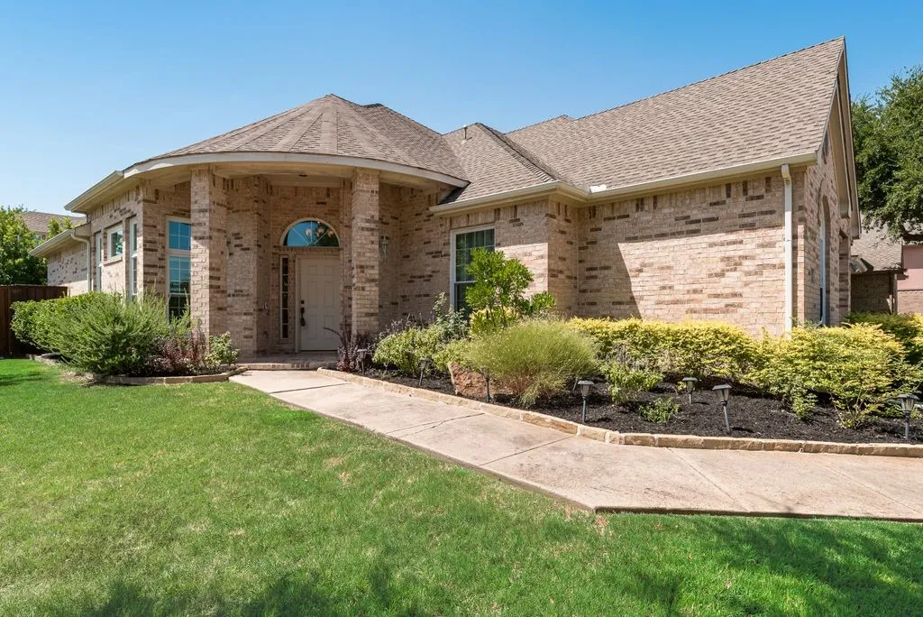 Single Family Residence For Sale in Collin County , 7301 Summer Glen Drive, Mc Kinney, Texas 75072, 3 Bedroom, 2 Bathroom, 2 Garage spaces, 2,520 Sqft, built in 2001, mls#21222431, Real Estate Agent in Mc Kinney, Homes For Sale in Collin county, Homes For Sale in Mc Kinney, Realtor in Mc Kinney Texas, Real Estate Brokerage Independent Realty Texas, Luminita Cordes Realtor