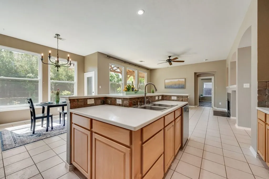 Single Family Residence For Sale in Collin County , 7301 Summer Glen Drive, Mc Kinney, Texas 75072, 3 Bedroom, 2 Bathroom, 2 Garage spaces, 2,520 Sqft, built in 2001, mls#21222431, Real Estate Agent in Mc Kinney, Homes For Sale in Collin county, Homes For Sale in Mc Kinney, Realtor in Mc Kinney Texas, Real Estate Brokerage Independent Realty Texas, Luminita Cordes Realtor