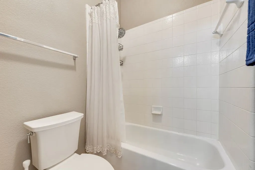 Single Family Residence For Sale in Collin County , 7301 Summer Glen Drive, Mc Kinney, Texas 75072, 3 Bedroom, 2 Bathroom, 2 Garage spaces, 2,520 Sqft, built in 2001, mls#21222431, Real Estate Agent in Mc Kinney, Homes For Sale in Collin county, Homes For Sale in Mc Kinney, Realtor in Mc Kinney Texas, Real Estate Brokerage Independent Realty Texas, Luminita Cordes Realtor