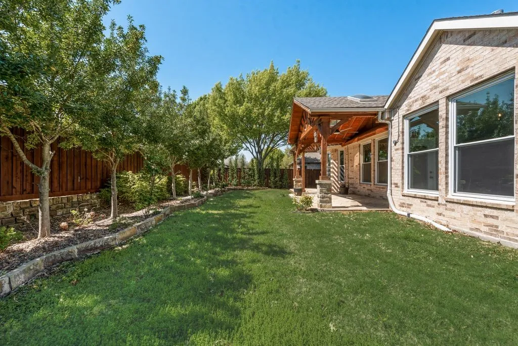 Single Family Residence For Sale in Collin County , 7301 Summer Glen Drive, Mc Kinney, Texas 75072, 3 Bedroom, 2 Bathroom, 2 Garage spaces, 2,520 Sqft, built in 2001, mls#21222431, Real Estate Agent in Mc Kinney, Homes For Sale in Collin county, Homes For Sale in Mc Kinney, Realtor in Mc Kinney Texas, Real Estate Brokerage Independent Realty Texas, Luminita Cordes Realtor