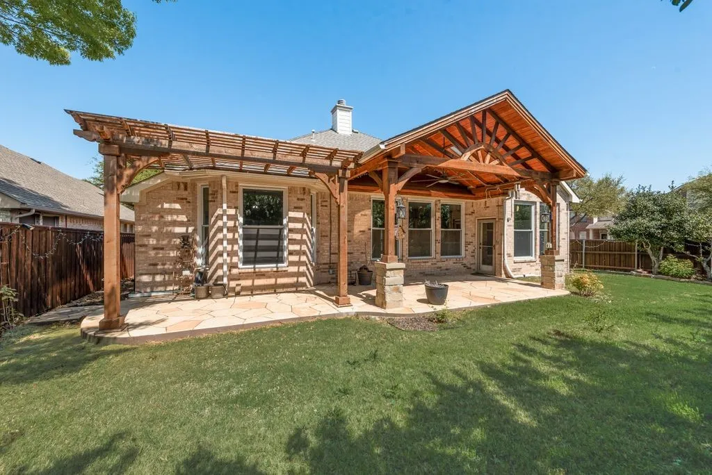 Single Family Residence For Sale in Collin County , 7301 Summer Glen Drive, Mc Kinney, Texas 75072, 3 Bedroom, 2 Bathroom, 2 Garage spaces, 2,520 Sqft, built in 2001, mls#21222431, Real Estate Agent in Mc Kinney, Homes For Sale in Collin county, Homes For Sale in Mc Kinney, Realtor in Mc Kinney Texas, Real Estate Brokerage Independent Realty Texas, Luminita Cordes Realtor