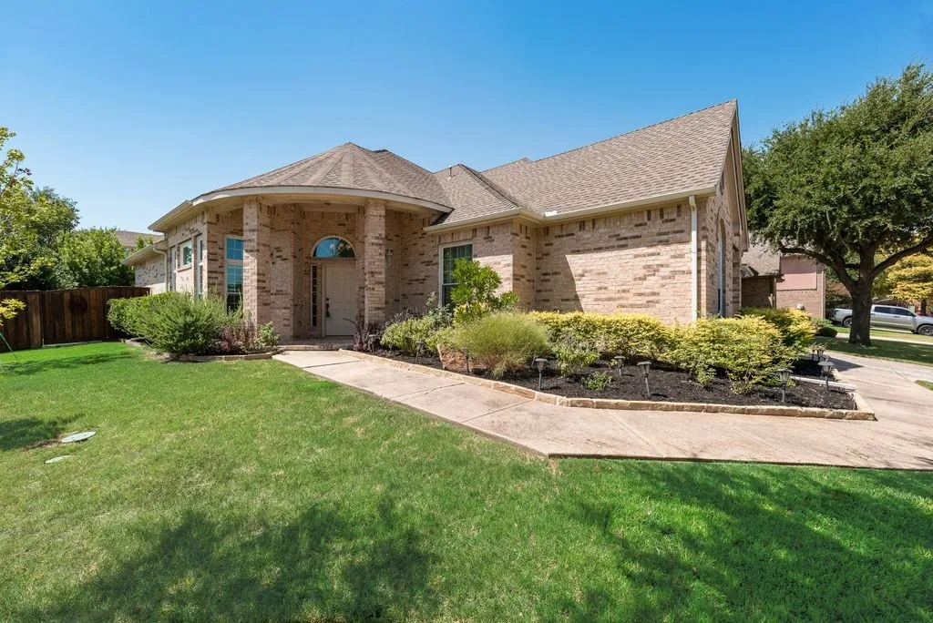 Single Family Residence For Sale in Collin County , 7301 Summer Glen Drive, Mc Kinney, Texas 75072, 3 Bedroom, 2 Bathroom, 2 Garage spaces, 2,520 Sqft, built in 2001, mls#21222431, Real Estate Agent in Mc Kinney, Homes For Sale in Collin county, Homes For Sale in Mc Kinney, Realtor in Mc Kinney Texas, Real Estate Brokerage Independent Realty Texas, Luminita Cordes Realtor