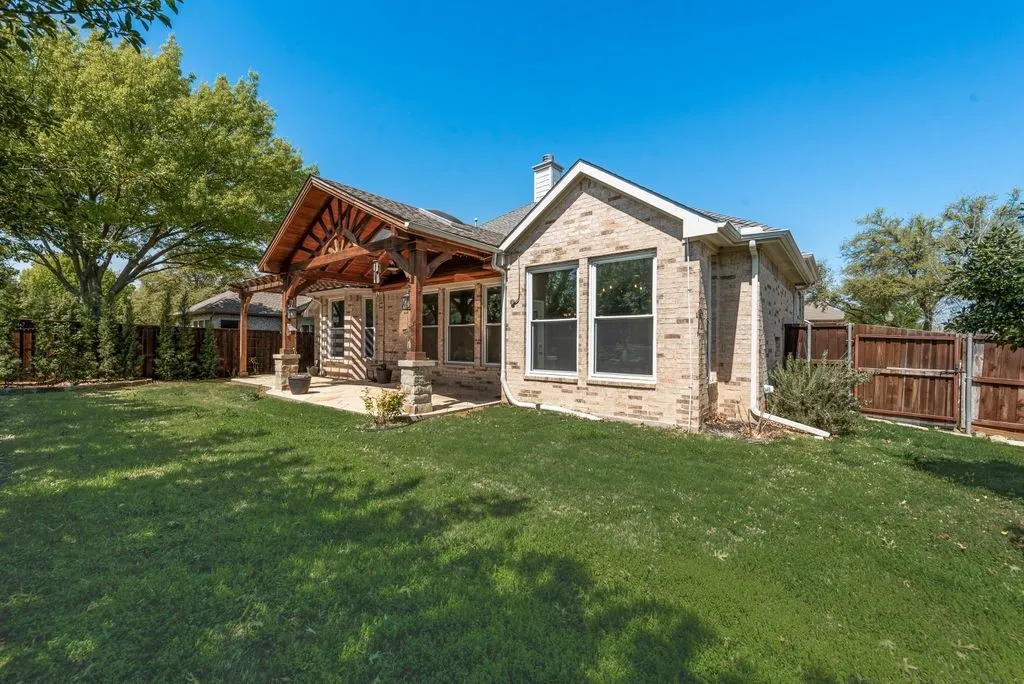 Single Family Residence For Sale in Collin County , 7301 Summer Glen Drive, Mc Kinney, Texas 75072, 3 Bedroom, 2 Bathroom, 2 Garage spaces, 2,520 Sqft, built in 2001, mls#21222431, Real Estate Agent in Mc Kinney, Homes For Sale in Collin county, Homes For Sale in Mc Kinney, Realtor in Mc Kinney Texas, Real Estate Brokerage Independent Realty Texas, Luminita Cordes Realtor