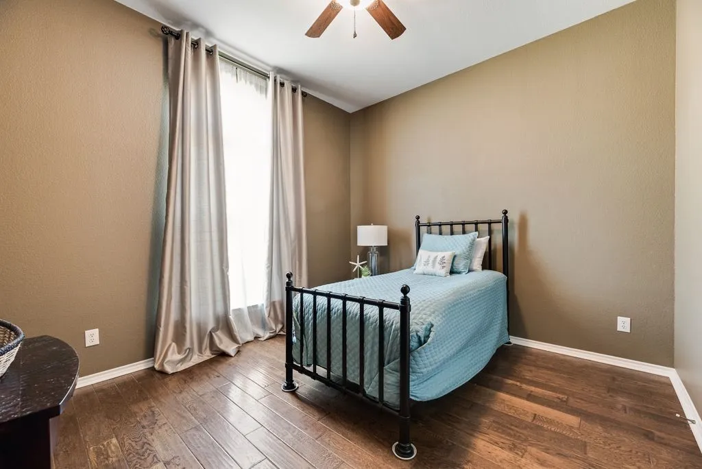 Single Family Residence For Sale in Collin County , 7301 Summer Glen Drive, Mc Kinney, Texas 75072, 3 Bedroom, 2 Bathroom, 2 Garage spaces, 2,520 Sqft, built in 2001, mls#21222431, Real Estate Agent in Mc Kinney, Homes For Sale in Collin county, Homes For Sale in Mc Kinney, Realtor in Mc Kinney Texas, Real Estate Brokerage Independent Realty Texas, Luminita Cordes Realtor