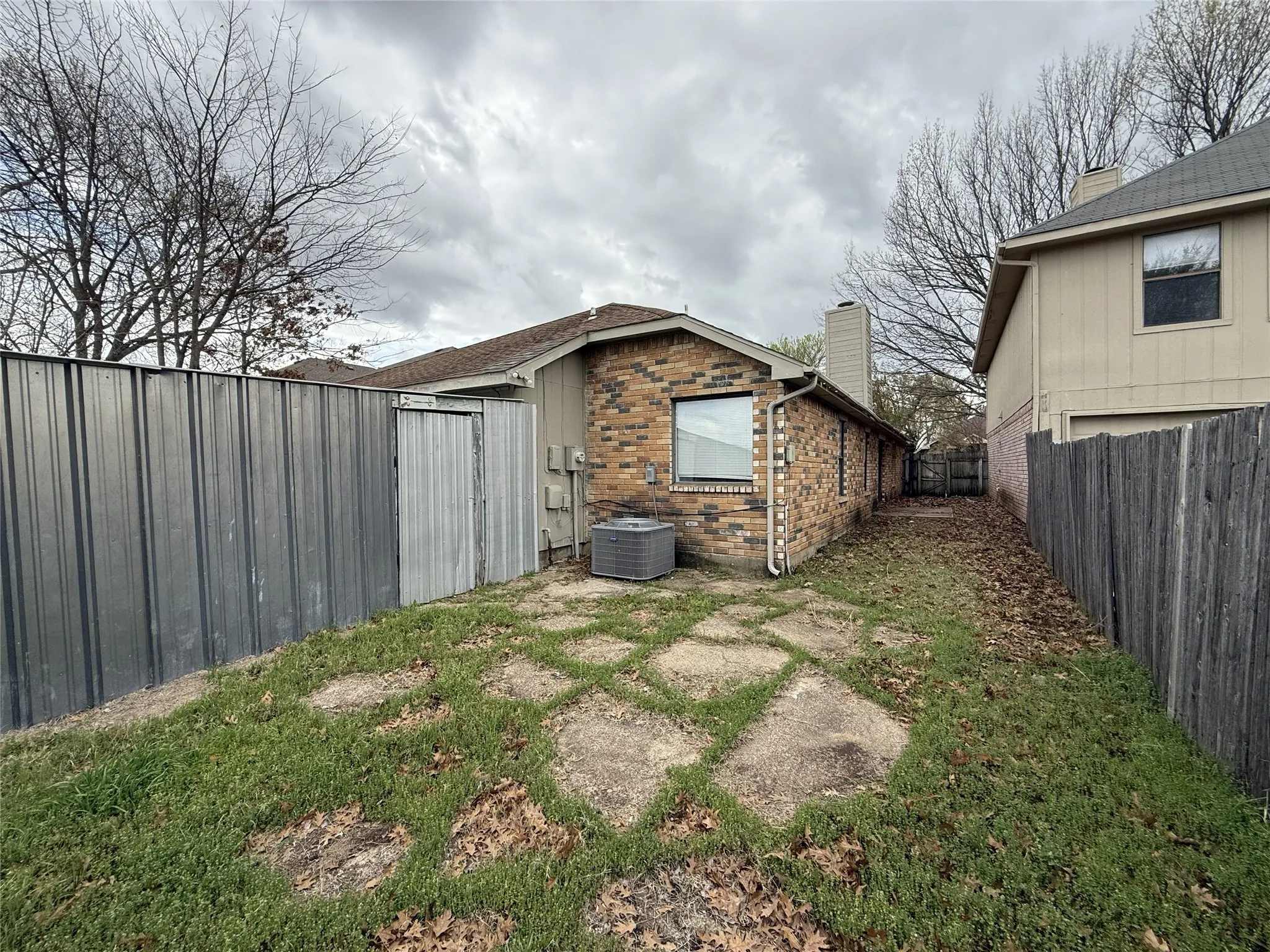 Single Family Residence For Sale in Dallas County , 2011 Nectar Drive, Mesquite, Texas 75149, 3 Bedroom, 2 Bathroom, Garage spaces, 1,469 Sqft, built in 1986, Preowned, mls#21222563, Real Estate Agent in Mesquite, Homes For Sale in Dallas county, Homes For Sale in Mesquite, Realtor in Mesquite Texas, Real Estate Brokerage Independent Realty Texas, Luminita Cordes Realtor