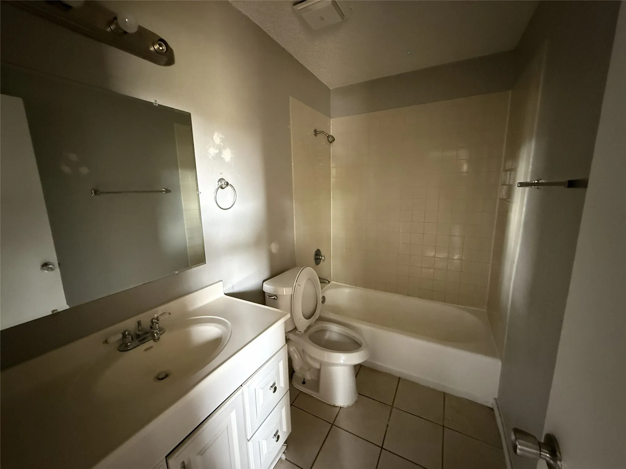 Single Family Residence For Sale in Dallas County , 2011 Nectar Drive, Mesquite, Texas 75149, 3 Bedroom, 2 Bathroom, Garage spaces, 1,469 Sqft, built in 1986, Preowned, mls#21222563, Real Estate Agent in Mesquite, Homes For Sale in Dallas county, Homes For Sale in Mesquite, Realtor in Mesquite Texas, Real Estate Brokerage Independent Realty Texas, Luminita Cordes Realtor