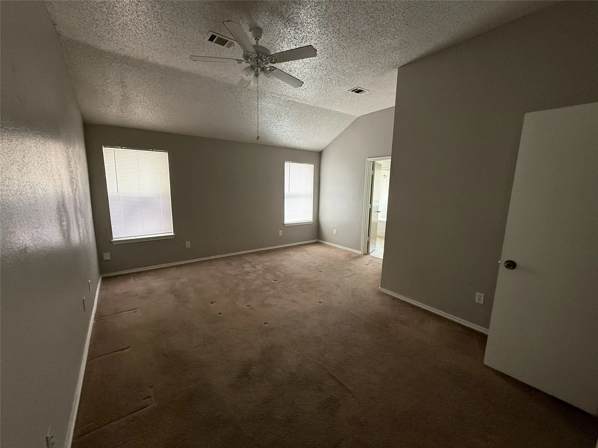 Single Family Residence For Sale in Dallas County , 2011 Nectar Drive, Mesquite, Texas 75149, 3 Bedroom, 2 Bathroom, Garage spaces, 1,469 Sqft, built in 1986, Preowned, mls#21222563, Real Estate Agent in Mesquite, Homes For Sale in Dallas county, Homes For Sale in Mesquite, Realtor in Mesquite Texas, Real Estate Brokerage Independent Realty Texas, Luminita Cordes Realtor