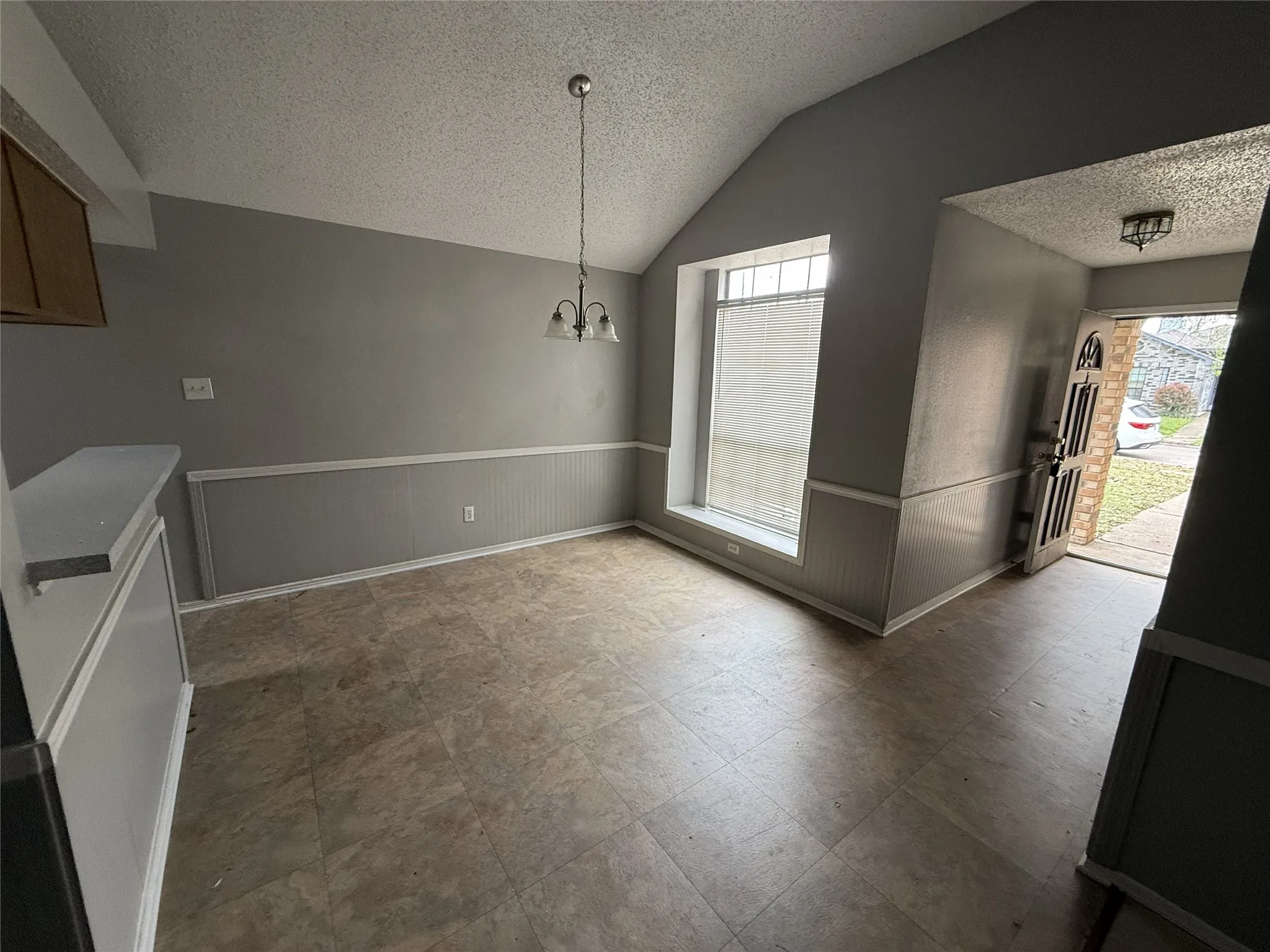 Single Family Residence For Sale in Dallas County , 2011 Nectar Drive, Mesquite, Texas 75149, 3 Bedroom, 2 Bathroom, Garage spaces, 1,469 Sqft, built in 1986, Preowned, mls#21222563, Real Estate Agent in Mesquite, Homes For Sale in Dallas county, Homes For Sale in Mesquite, Realtor in Mesquite Texas, Real Estate Brokerage Independent Realty Texas, Luminita Cordes Realtor