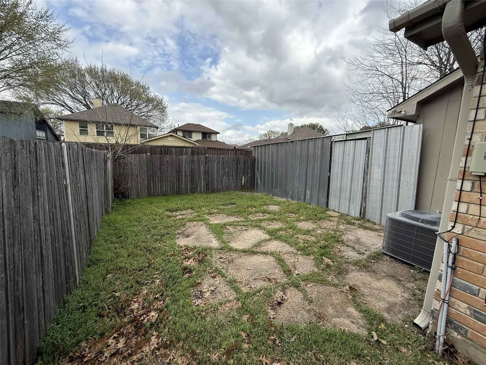 Single Family Residence For Sale in Dallas County , 2011 Nectar Drive, Mesquite, Texas 75149, 3 Bedroom, 2 Bathroom, Garage spaces, 1,469 Sqft, built in 1986, Preowned, mls#21222563, Real Estate Agent in Mesquite, Homes For Sale in Dallas county, Homes For Sale in Mesquite, Realtor in Mesquite Texas, Real Estate Brokerage Independent Realty Texas, Luminita Cordes Realtor