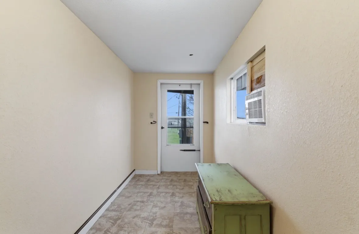 Manufactured Home For Sale in Stephens County , 504 Water District Road 214, Breckenridge, Texas 76424, 1 Bedroom, 1 Bathroom, Garage spaces, 900 Sqft, built in 0, Price $139,000, mls#21222589, Real Estate Agent in Breckenridge, Homes For Sale in Stephens county, Homes For Sale in Breckenridge, Realtor in Breckenridge Texas, Real Estate Brokerage Independent Realty Texas, Luminita Cordes Realtor