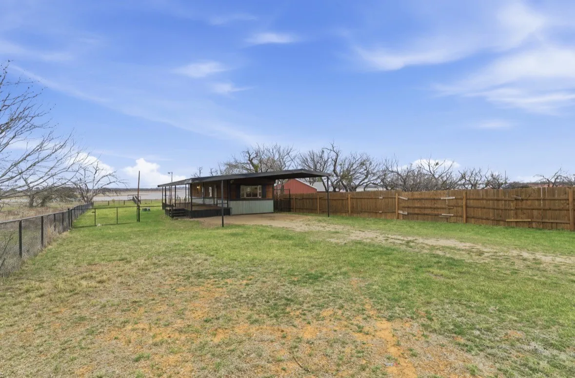 Manufactured Home For Sale in Stephens County , 504 Water District Road 214, Breckenridge, Texas 76424, 1 Bedroom, 1 Bathroom, Garage spaces, 900 Sqft, built in 0, Price $139,000, mls#21222589, Real Estate Agent in Breckenridge, Homes For Sale in Stephens county, Homes For Sale in Breckenridge, Realtor in Breckenridge Texas, Real Estate Brokerage Independent Realty Texas, Luminita Cordes Realtor