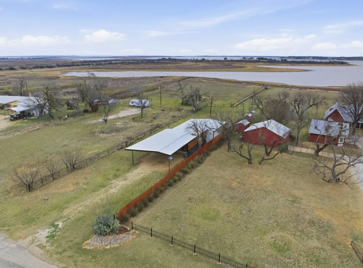 Manufactured Home For Sale in Stephens County , 504 Water District Road 214, Breckenridge, Texas 76424, 1 Bedroom, 1 Bathroom, Garage spaces, 900 Sqft, built in 0, Price $139,000, mls#21222589, Real Estate Agent in Breckenridge, Homes For Sale in Stephens county, Homes For Sale in Breckenridge, Realtor in Breckenridge Texas, Real Estate Brokerage Independent Realty Texas, Luminita Cordes Realtor