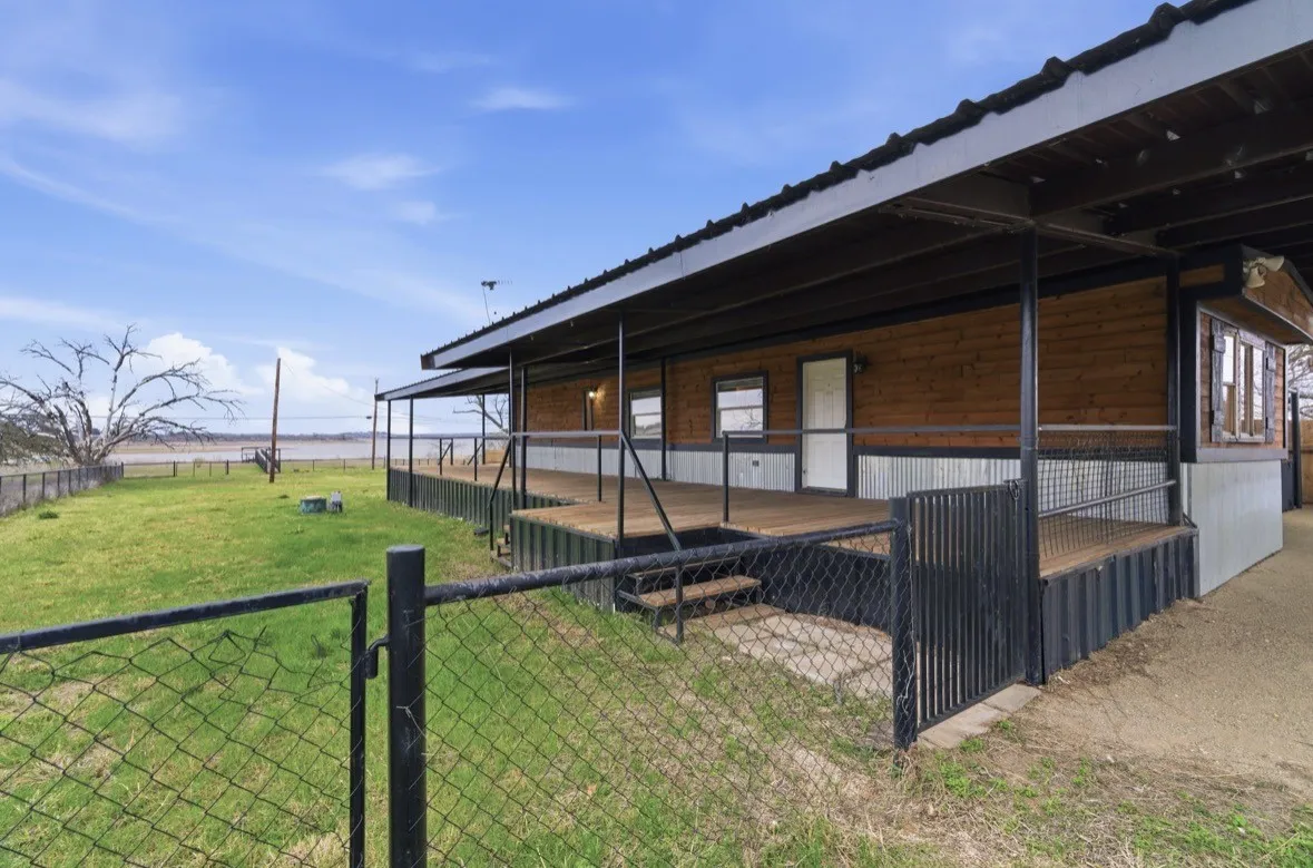 Manufactured Home For Sale in Stephens County , 504 Water District Road 214, Breckenridge, Texas 76424, 1 Bedroom, 1 Bathroom, Garage spaces, 900 Sqft, built in 0, Price $139,000, mls#21222589, Real Estate Agent in Breckenridge, Homes For Sale in Stephens county, Homes For Sale in Breckenridge, Realtor in Breckenridge Texas, Real Estate Brokerage Independent Realty Texas, Luminita Cordes Realtor