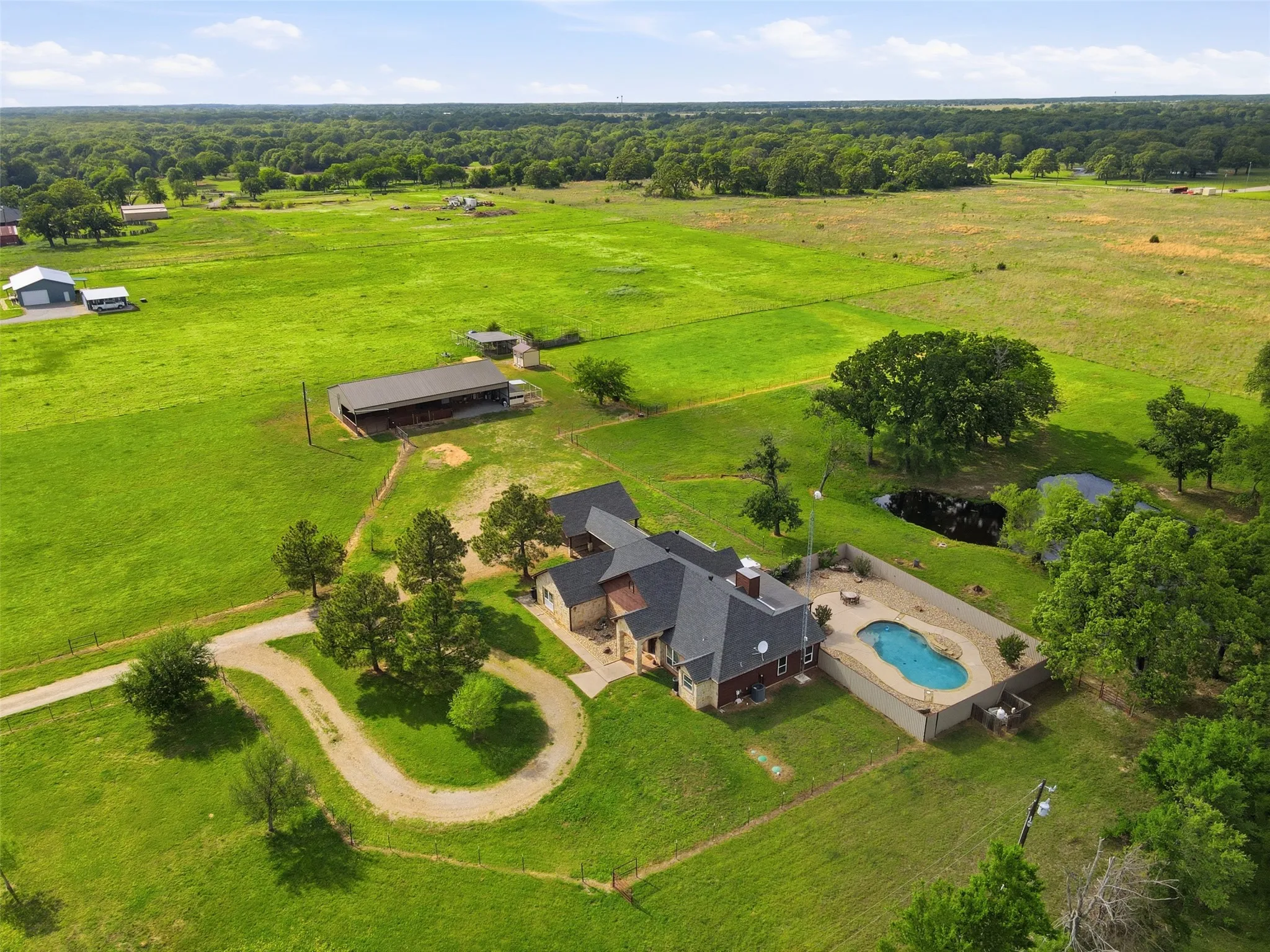 Single Family Residence For Sale in Fannin County , 4490 County Road 2615, Bonham, Texas 75418, 3 Bedroom, 2 Bathroom, Garage spaces, 2,830 Sqft, built in 2004, Preowned, mls#21216700, Real Estate Agent in Bonham, Homes For Sale in Fannin county, Homes For Sale in Bonham, Realtor in Bonham Texas, Real Estate Brokerage Independent Realty Texas, Luminita Cordes Realtor