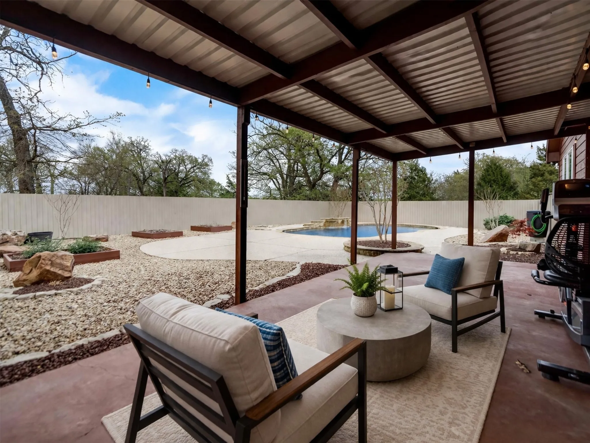 Single Family Residence For Sale in Fannin County , 4490 County Road 2615, Bonham, Texas 75418, 3 Bedroom, 2 Bathroom, Garage spaces, 2,830 Sqft, built in 2004, Preowned, mls#21216700, Real Estate Agent in Bonham, Homes For Sale in Fannin county, Homes For Sale in Bonham, Realtor in Bonham Texas, Real Estate Brokerage Independent Realty Texas, Luminita Cordes Realtor