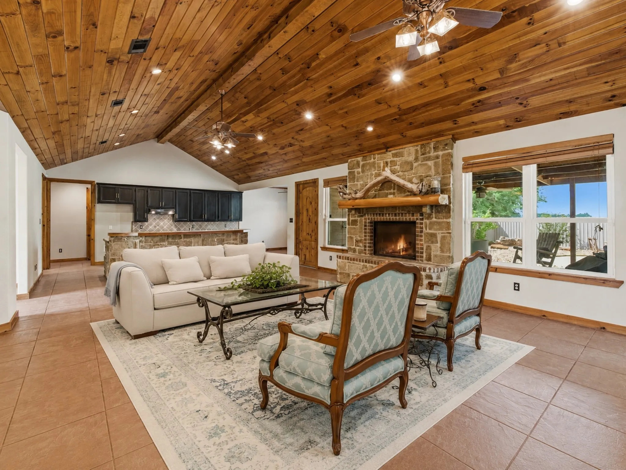 Single Family Residence For Sale in Fannin County , 4490 County Road 2615, Bonham, Texas 75418, 3 Bedroom, 2 Bathroom, Garage spaces, 2,830 Sqft, built in 2004, Preowned, mls#21216700, Real Estate Agent in Bonham, Homes For Sale in Fannin county, Homes For Sale in Bonham, Realtor in Bonham Texas, Real Estate Brokerage Independent Realty Texas, Luminita Cordes Realtor