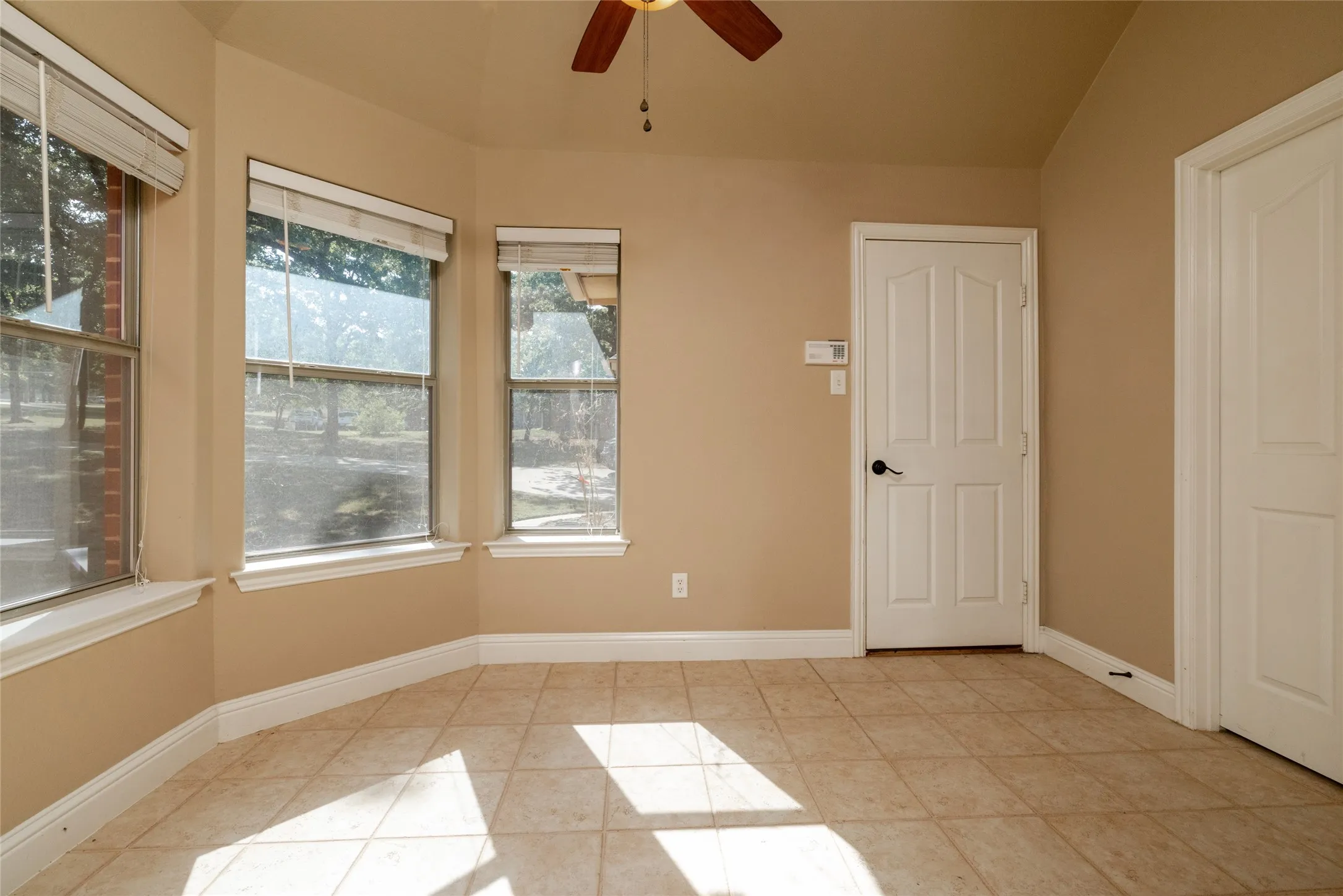 Single Family Residence For Sale in Parker County , 349 Sandpiper Drive, Weatherford, Texas 76088, 3 Bedroom, 2 Bathroom, 2 Garage spaces, 2,256 Sqft, built in 2005, Preowned, mls#21222649, Real Estate Agent in Weatherford, Homes For Sale in Parker county, Homes For Sale in Weatherford, Realtor in Weatherford Texas, Real Estate Brokerage Independent Realty Texas, Luminita Cordes Realtor