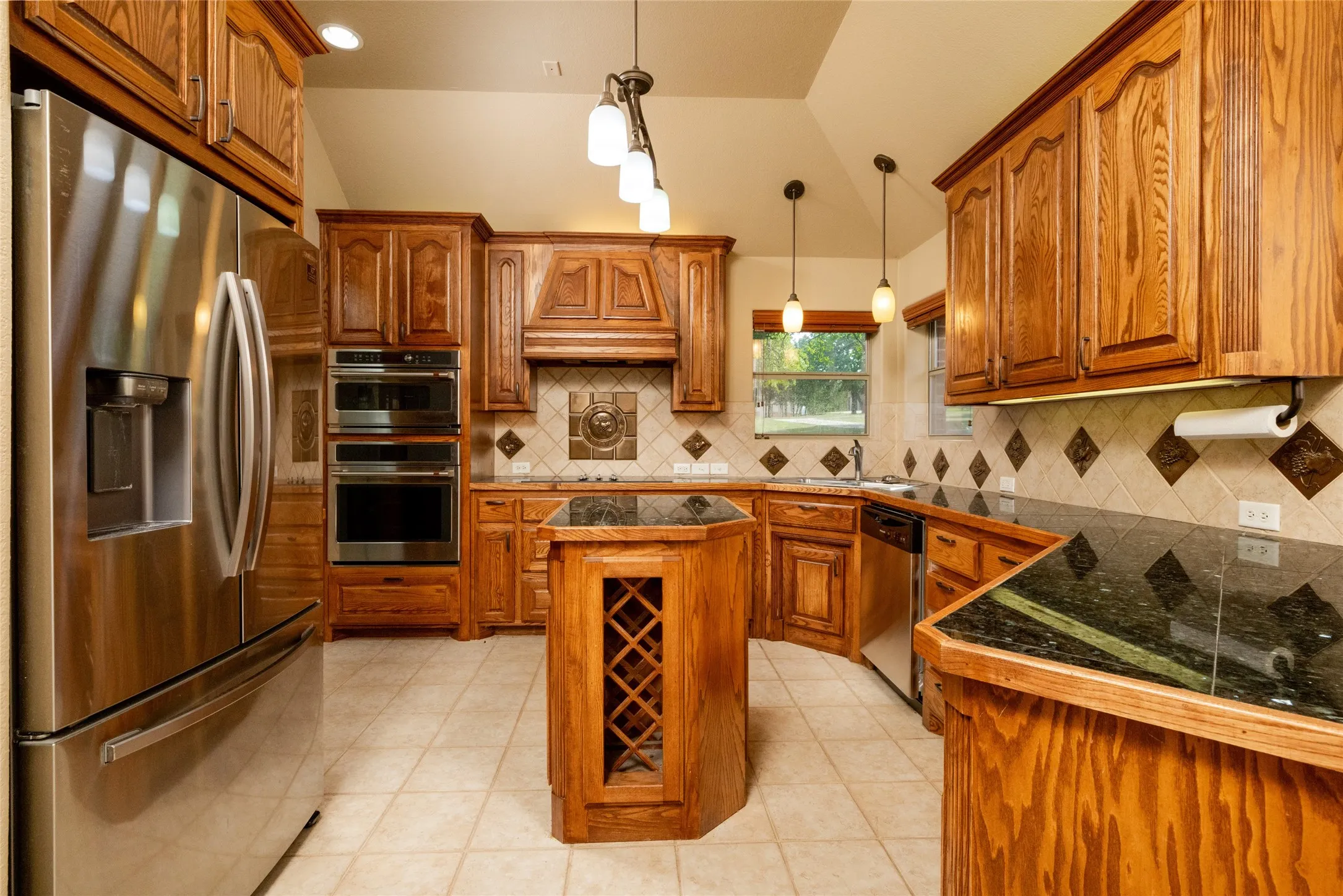 Single Family Residence For Sale in Parker County , 349 Sandpiper Drive, Weatherford, Texas 76088, 3 Bedroom, 2 Bathroom, 2 Garage spaces, 2,256 Sqft, built in 2005, Preowned, mls#21222649, Real Estate Agent in Weatherford, Homes For Sale in Parker county, Homes For Sale in Weatherford, Realtor in Weatherford Texas, Real Estate Brokerage Independent Realty Texas, Luminita Cordes Realtor