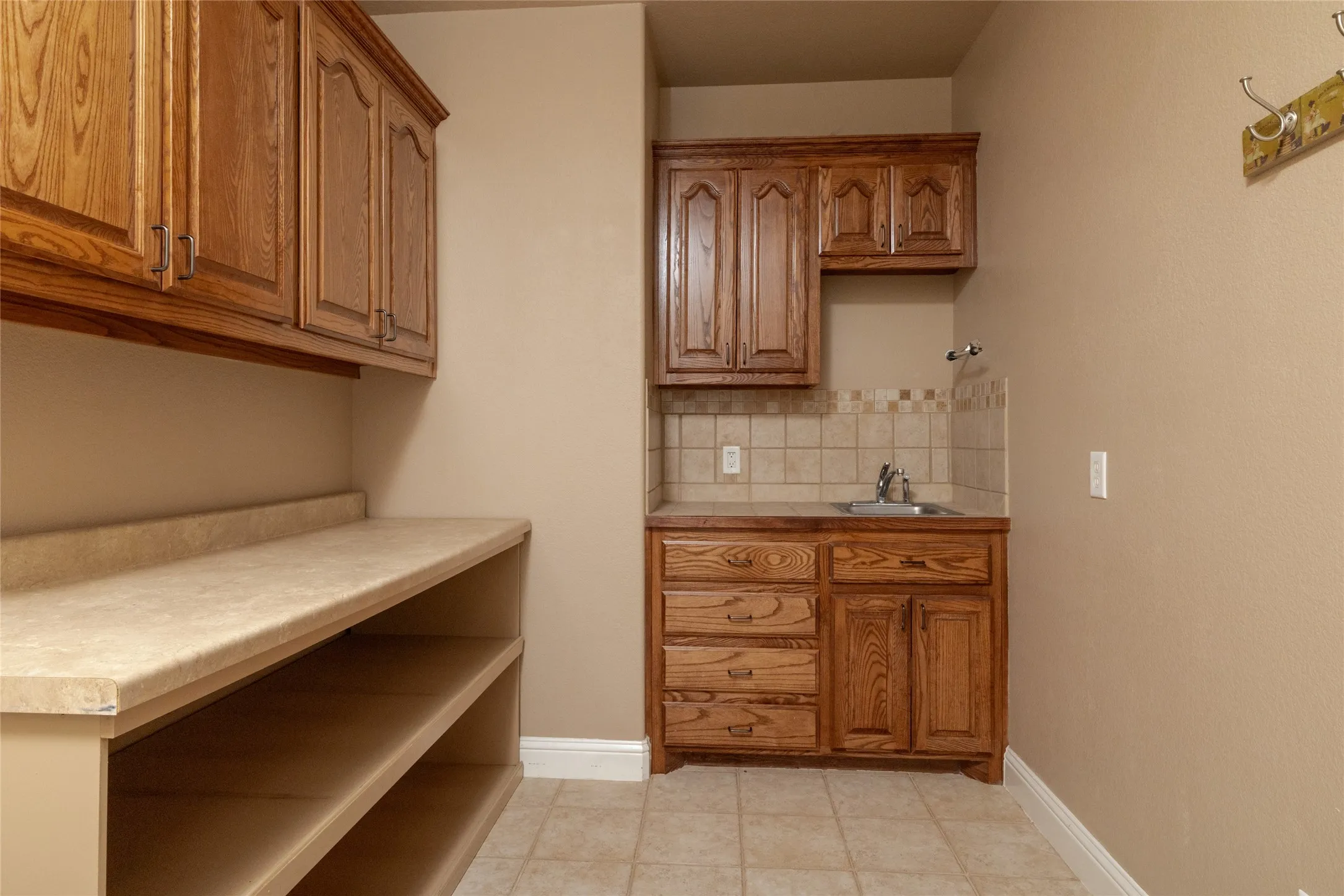 Single Family Residence For Sale in Parker County , 349 Sandpiper Drive, Weatherford, Texas 76088, 3 Bedroom, 2 Bathroom, 2 Garage spaces, 2,256 Sqft, built in 2005, Preowned, mls#21222649, Real Estate Agent in Weatherford, Homes For Sale in Parker county, Homes For Sale in Weatherford, Realtor in Weatherford Texas, Real Estate Brokerage Independent Realty Texas, Luminita Cordes Realtor