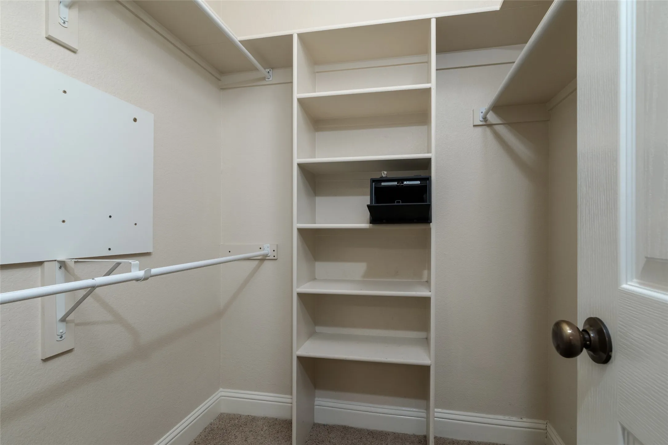 Single Family Residence For Sale in Parker County , 349 Sandpiper Drive, Weatherford, Texas 76088, 3 Bedroom, 2 Bathroom, 2 Garage spaces, 2,256 Sqft, built in 2005, Preowned, mls#21222649, Real Estate Agent in Weatherford, Homes For Sale in Parker county, Homes For Sale in Weatherford, Realtor in Weatherford Texas, Real Estate Brokerage Independent Realty Texas, Luminita Cordes Realtor