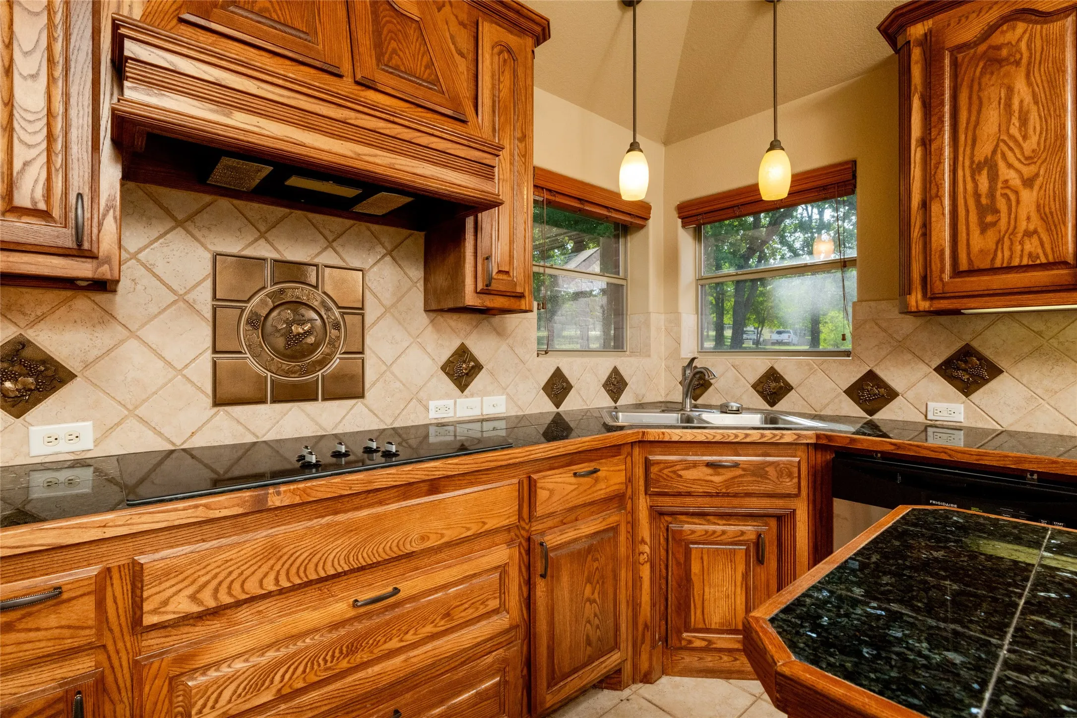 Single Family Residence For Sale in Parker County , 349 Sandpiper Drive, Weatherford, Texas 76088, 3 Bedroom, 2 Bathroom, 2 Garage spaces, 2,256 Sqft, built in 2005, Preowned, mls#21222649, Real Estate Agent in Weatherford, Homes For Sale in Parker county, Homes For Sale in Weatherford, Realtor in Weatherford Texas, Real Estate Brokerage Independent Realty Texas, Luminita Cordes Realtor