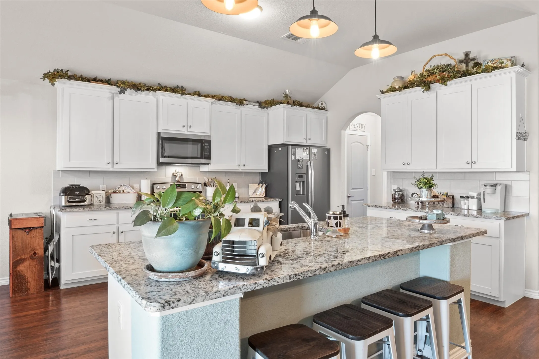 Single Family Residence For Sale in Denton County , 4126 Bridle Path Lane, Sanger, Texas 76266, 3 Bedroom, 2 Bathroom, 2 Garage spaces, 2,047 Sqft, built in 2016, Preowned, mls#21222653, Real Estate Agent in Sanger, Homes For Sale in Denton county, Homes For Sale in Sanger, Realtor in Sanger Texas, Real Estate Brokerage Independent Realty Texas, Luminita Cordes Realtor