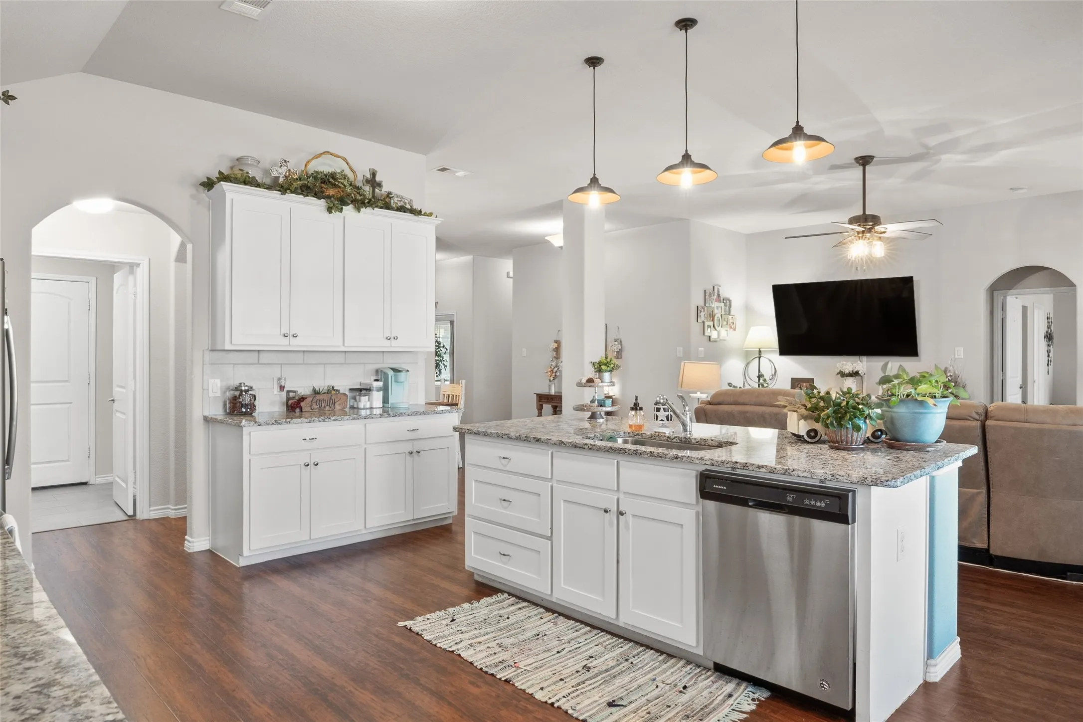 Single Family Residence For Sale in Denton County , 4126 Bridle Path Lane, Sanger, Texas 76266, 3 Bedroom, 2 Bathroom, 2 Garage spaces, 2,047 Sqft, built in 2016, Preowned, mls#21222653, Real Estate Agent in Sanger, Homes For Sale in Denton county, Homes For Sale in Sanger, Realtor in Sanger Texas, Real Estate Brokerage Independent Realty Texas, Luminita Cordes Realtor