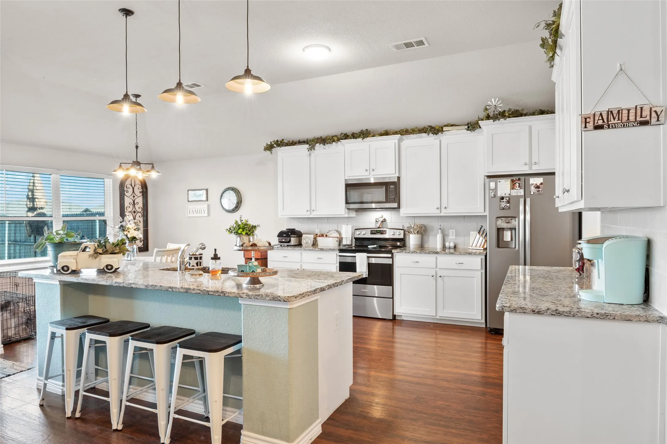 Single Family Residence For Sale in Denton County , 4126 Bridle Path Lane, Sanger, Texas 76266, 3 Bedroom, 2 Bathroom, 2 Garage spaces, 2,047 Sqft, built in 2016, Preowned, mls#21222653, Real Estate Agent in Sanger, Homes For Sale in Denton county, Homes For Sale in Sanger, Realtor in Sanger Texas, Real Estate Brokerage Independent Realty Texas, Luminita Cordes Realtor